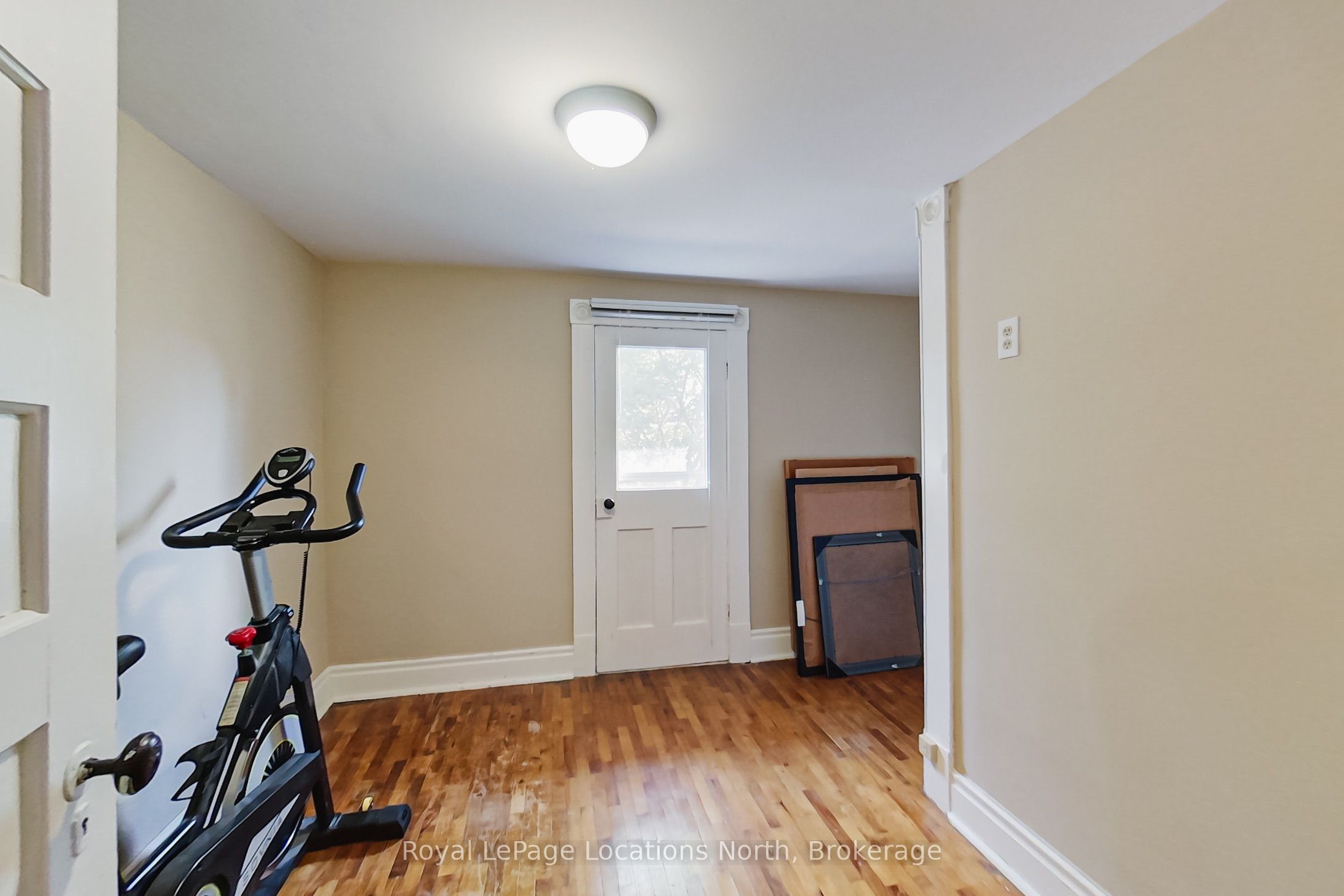 27 Edwin Street E Property Photo 14