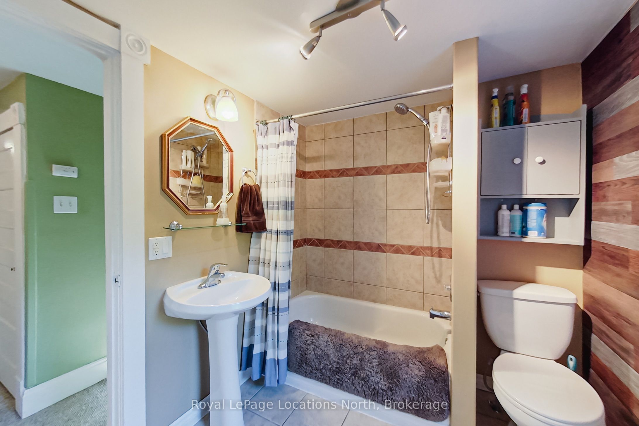27 Edwin Street E Property Photo 19