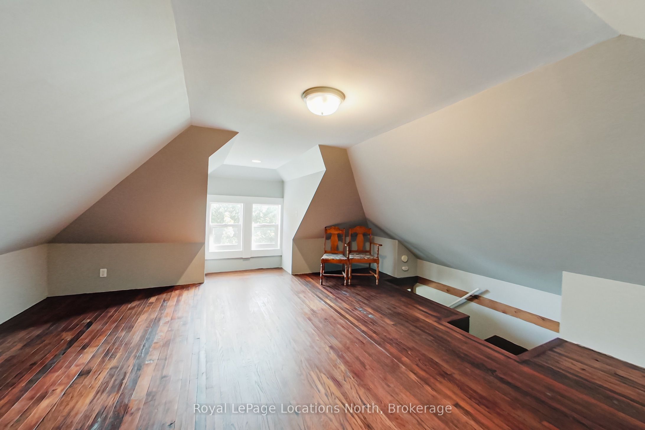 27 Edwin Street E Property Photo 20
