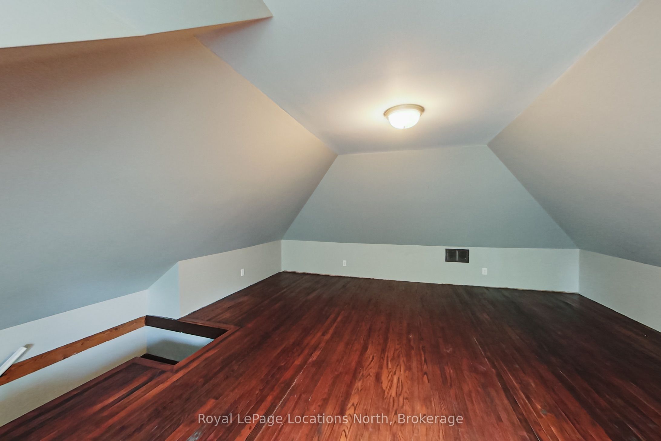 27 Edwin Street E Property Photo 21