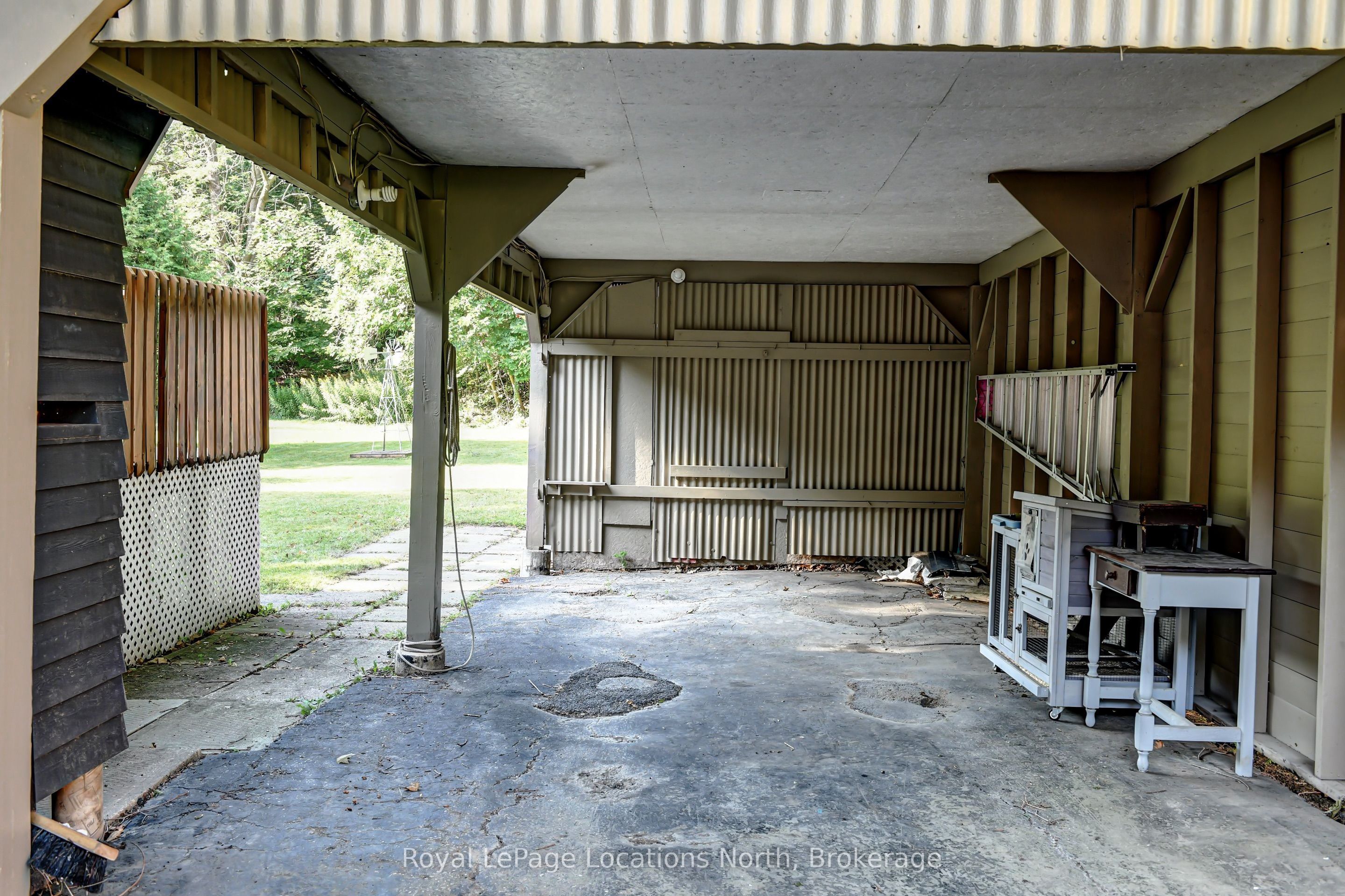 27 Edwin Street E Property Photo 24