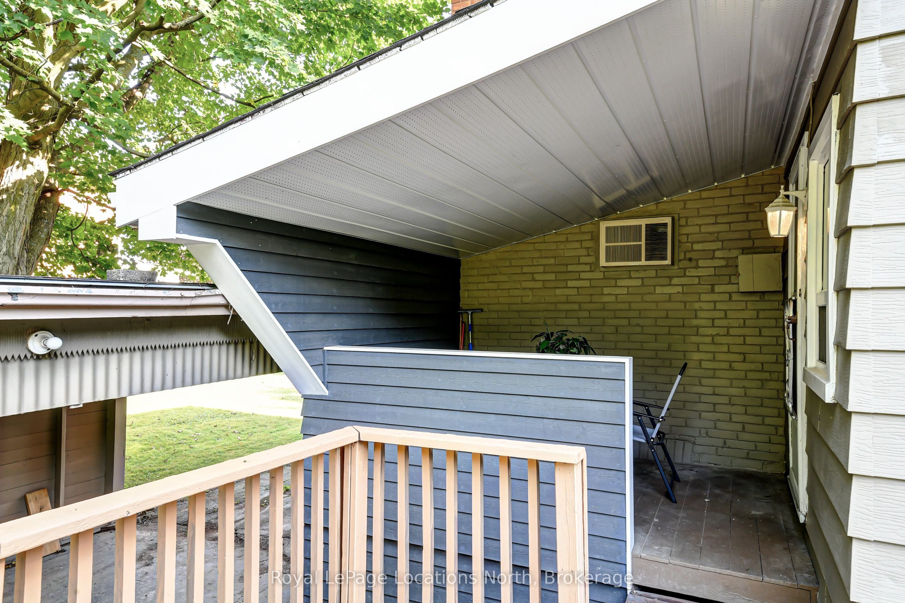 27 Edwin Street E Property Photo 26