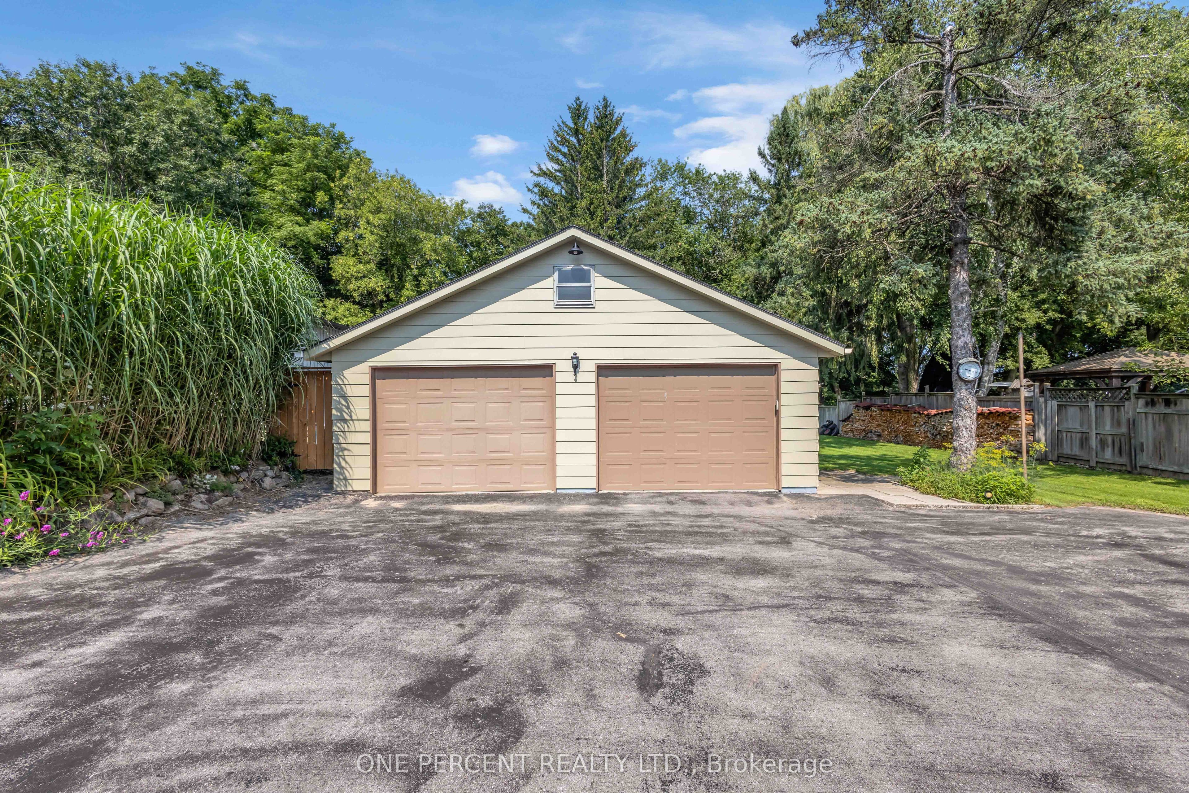55 Young Street Property Photo 3