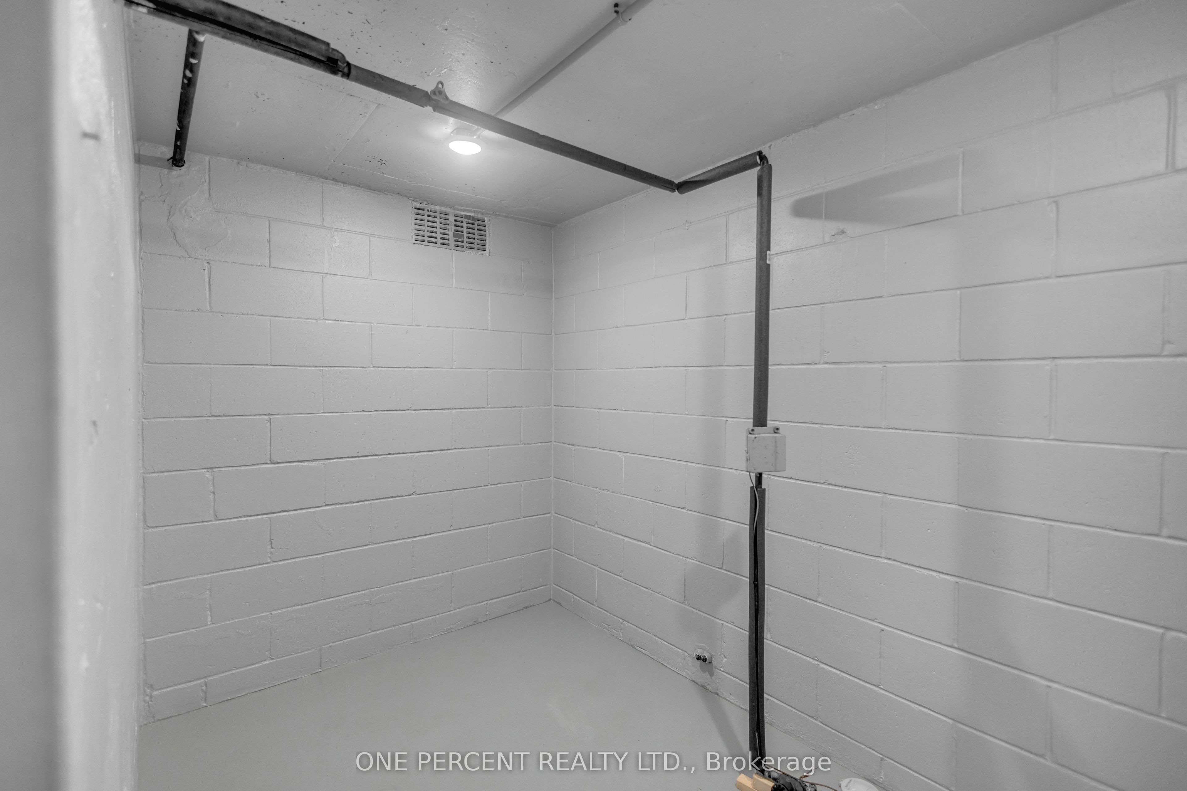 55 Young Street Property Photo 8