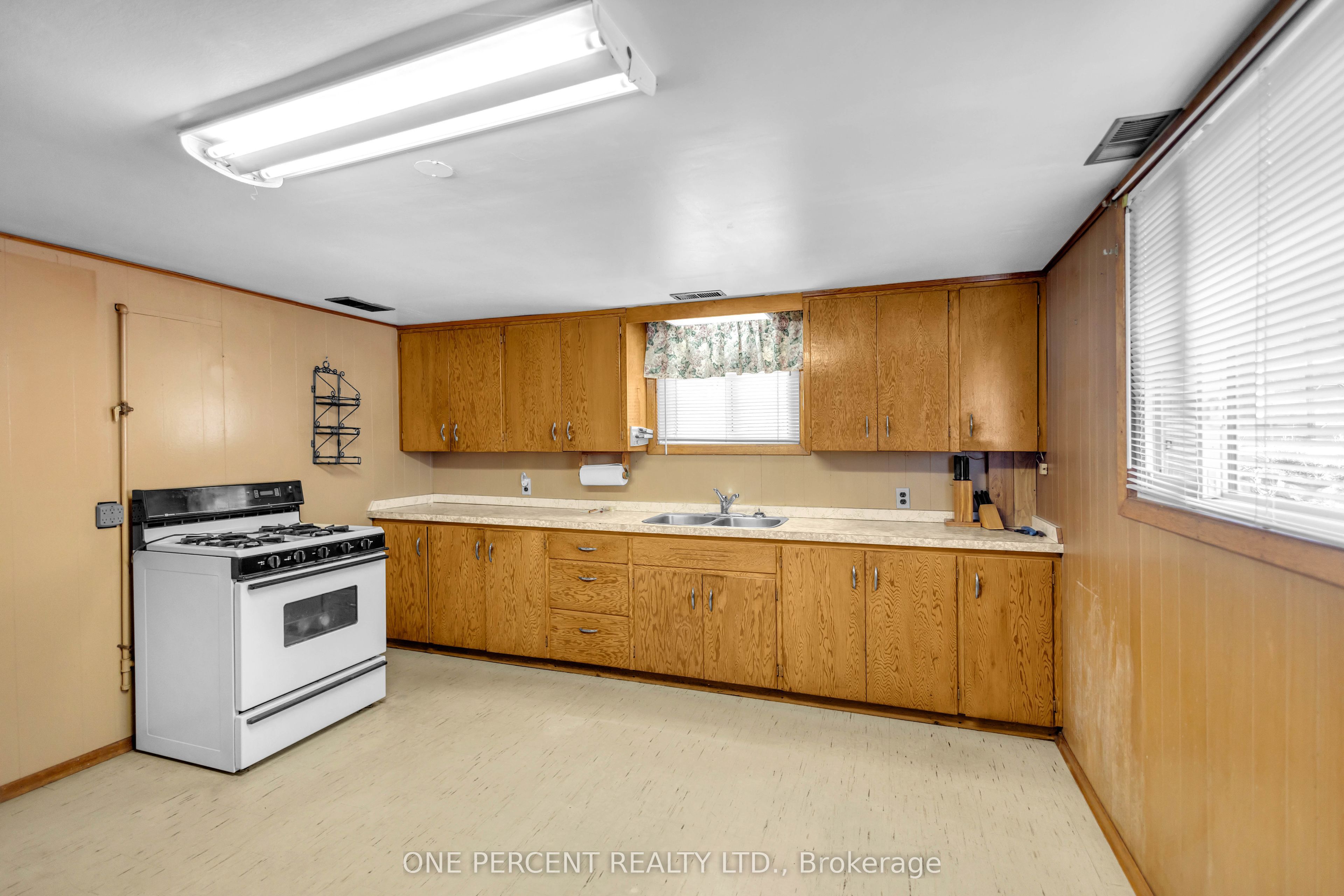 55 Young Street Property Photo 25