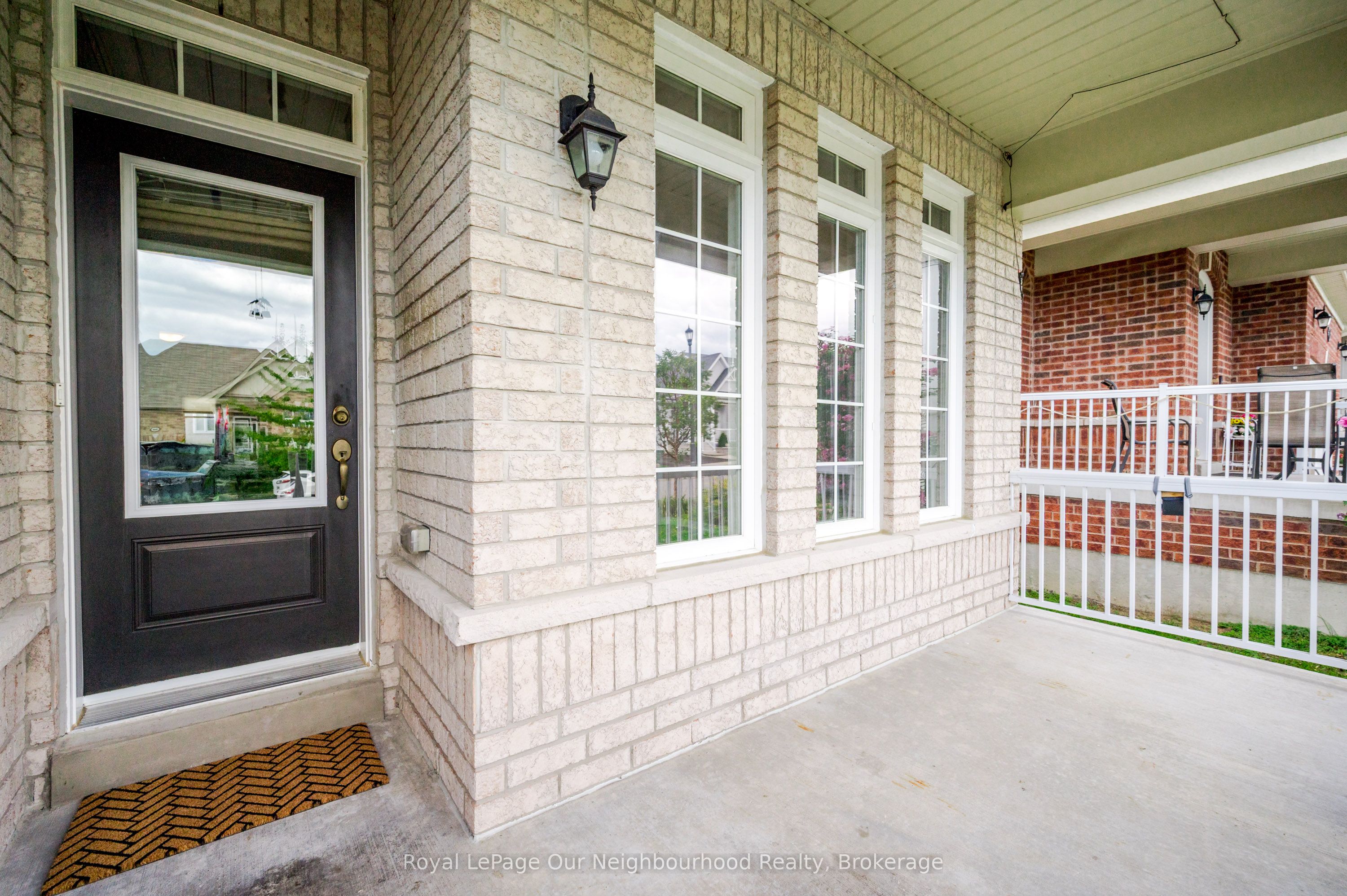 661 Robinson Drive Upper Property Photo 2