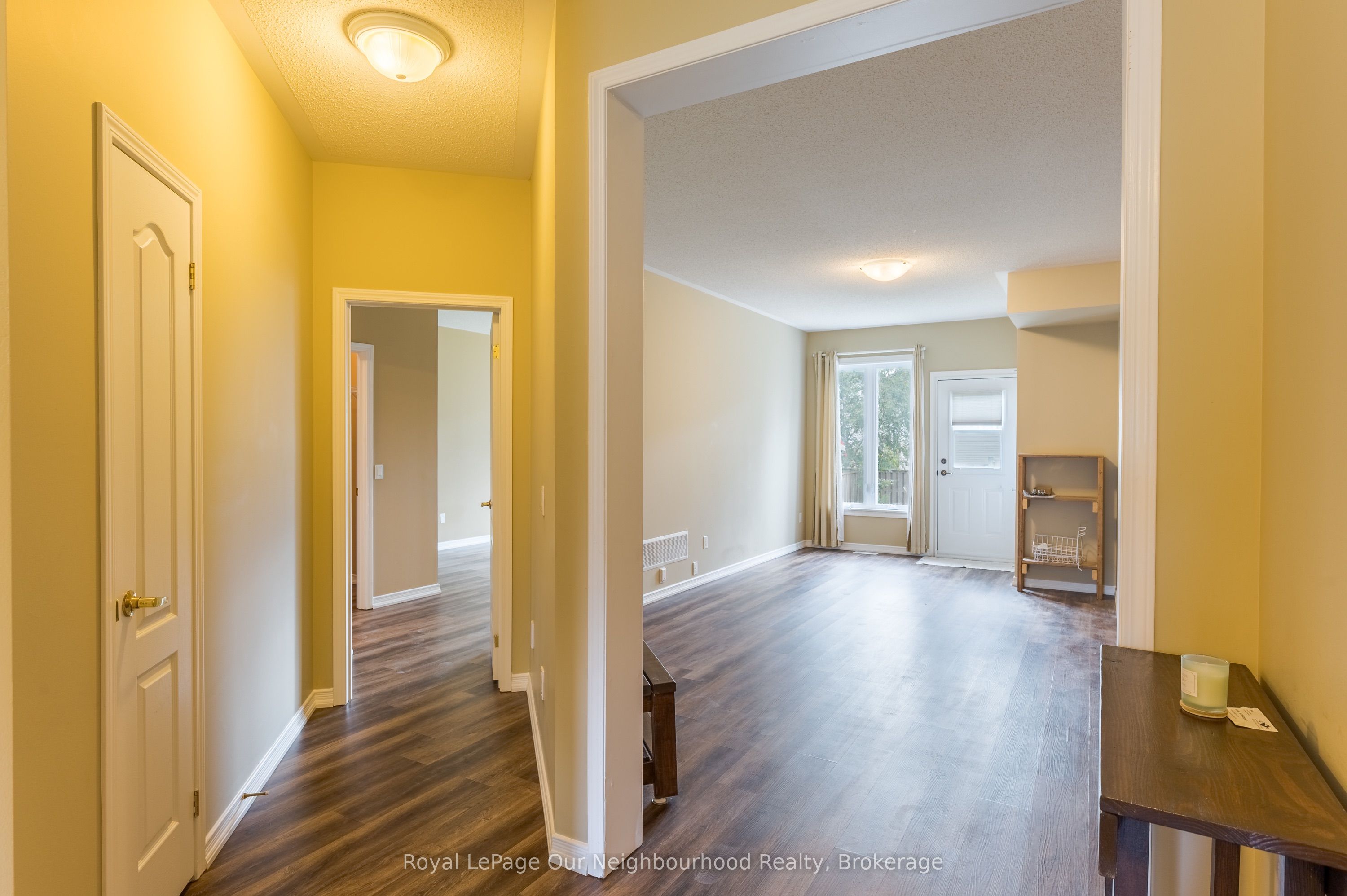 661 Robinson Drive Upper Property Photo 6