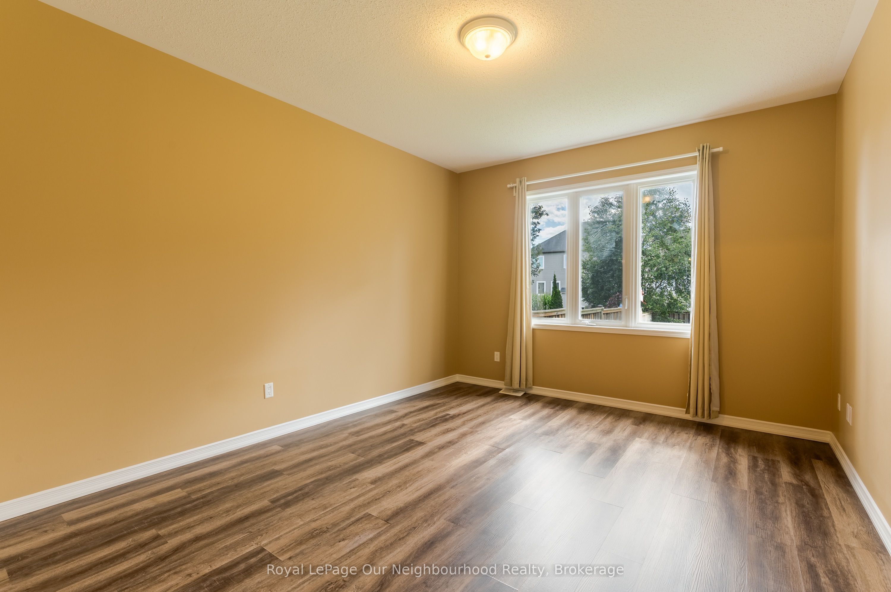 661 Robinson Drive Upper Property Photo 14