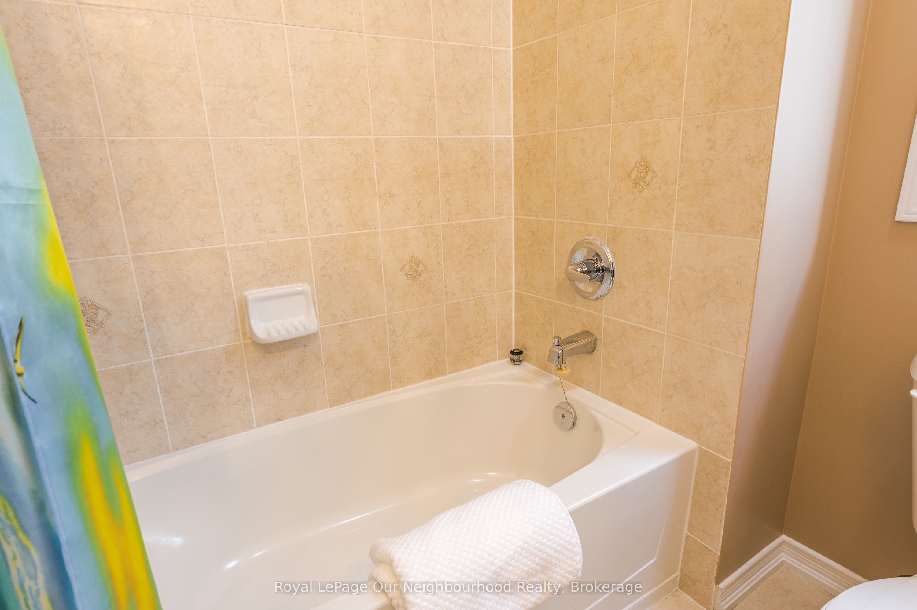 661 Robinson Drive Upper Property Photo 18