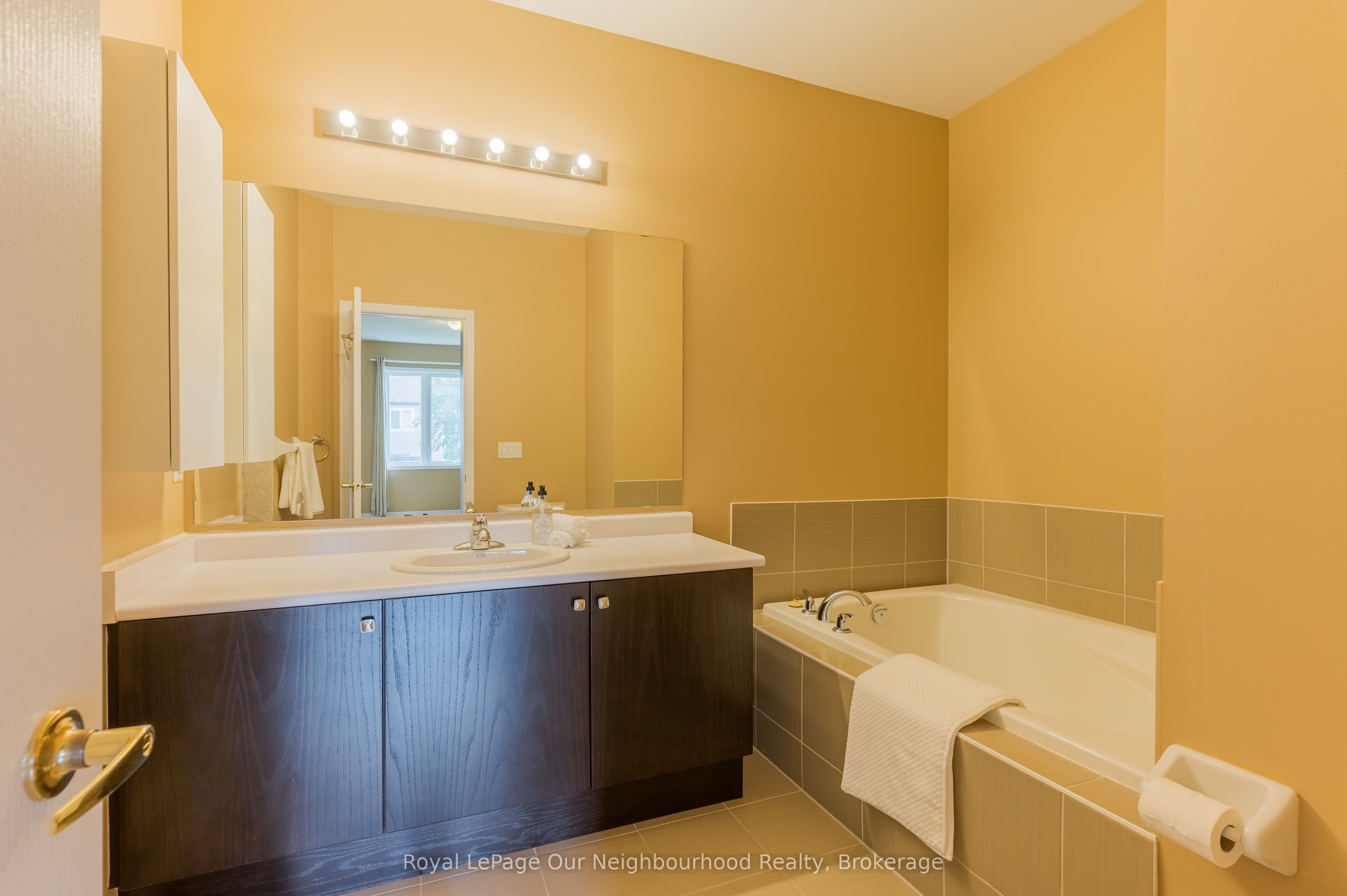661 Robinson Drive Upper Property Photo 21