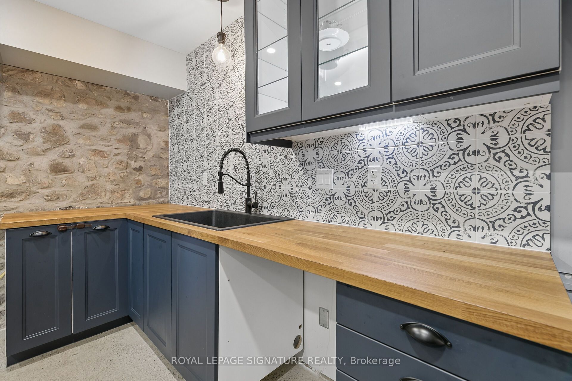 24 Davidson Street Property Photo 7