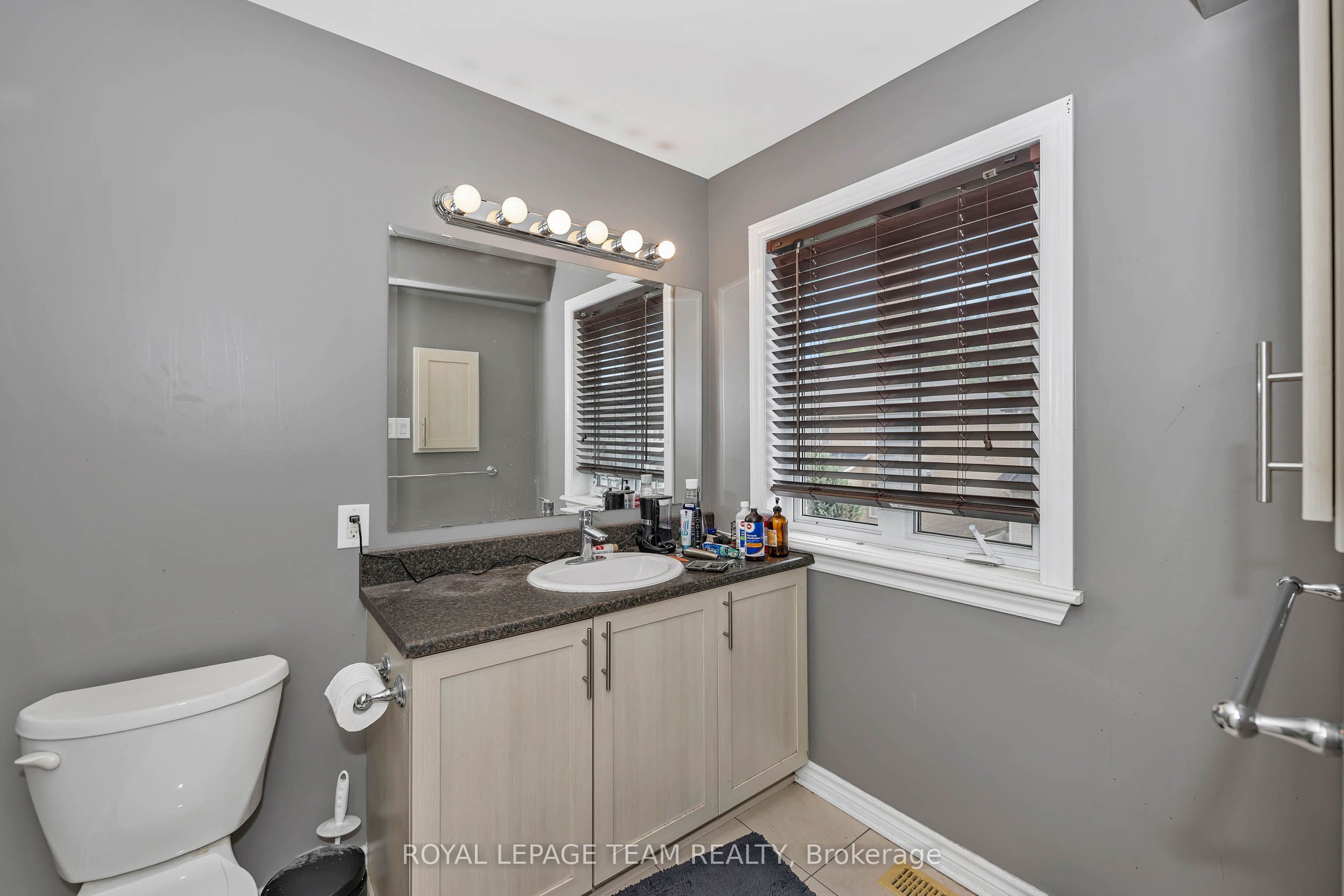 415 Arncliffe Avenue Property Photo 8