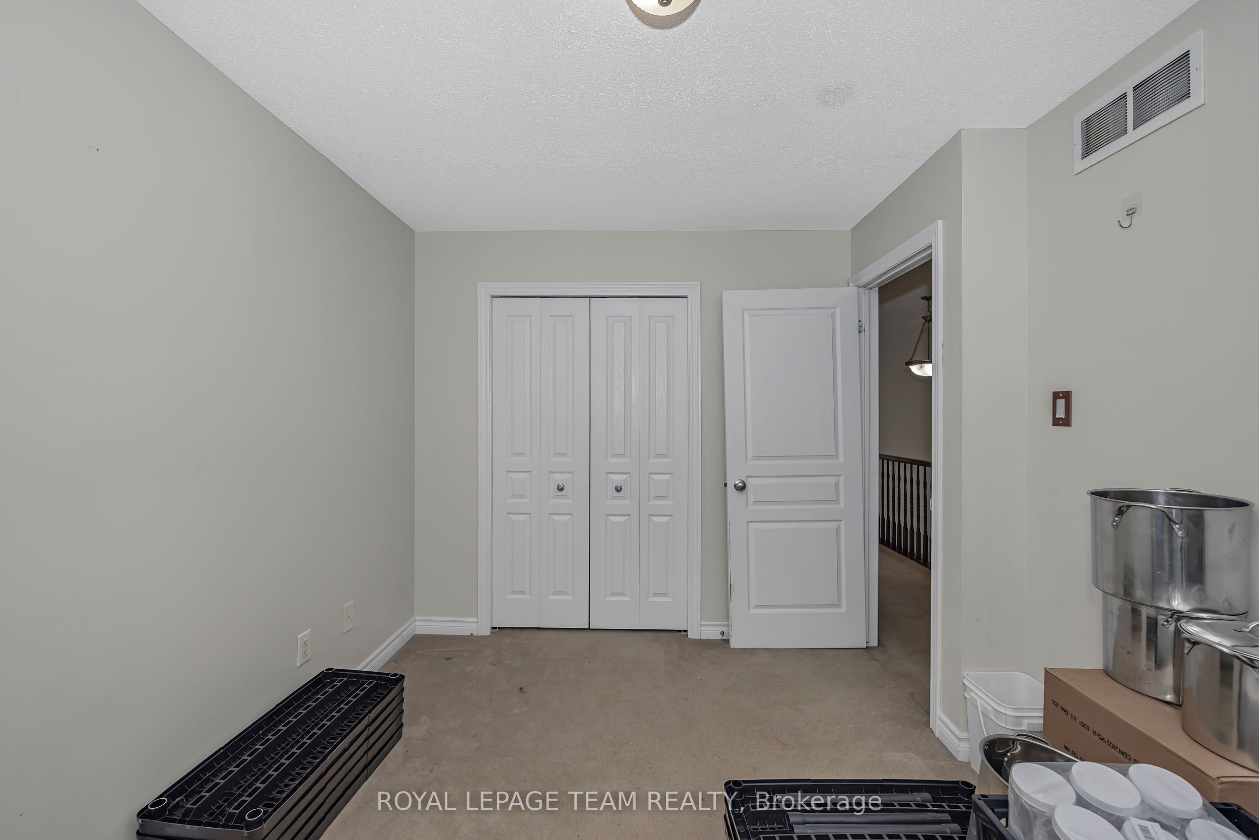 415 Arncliffe Avenue Property Photo 13