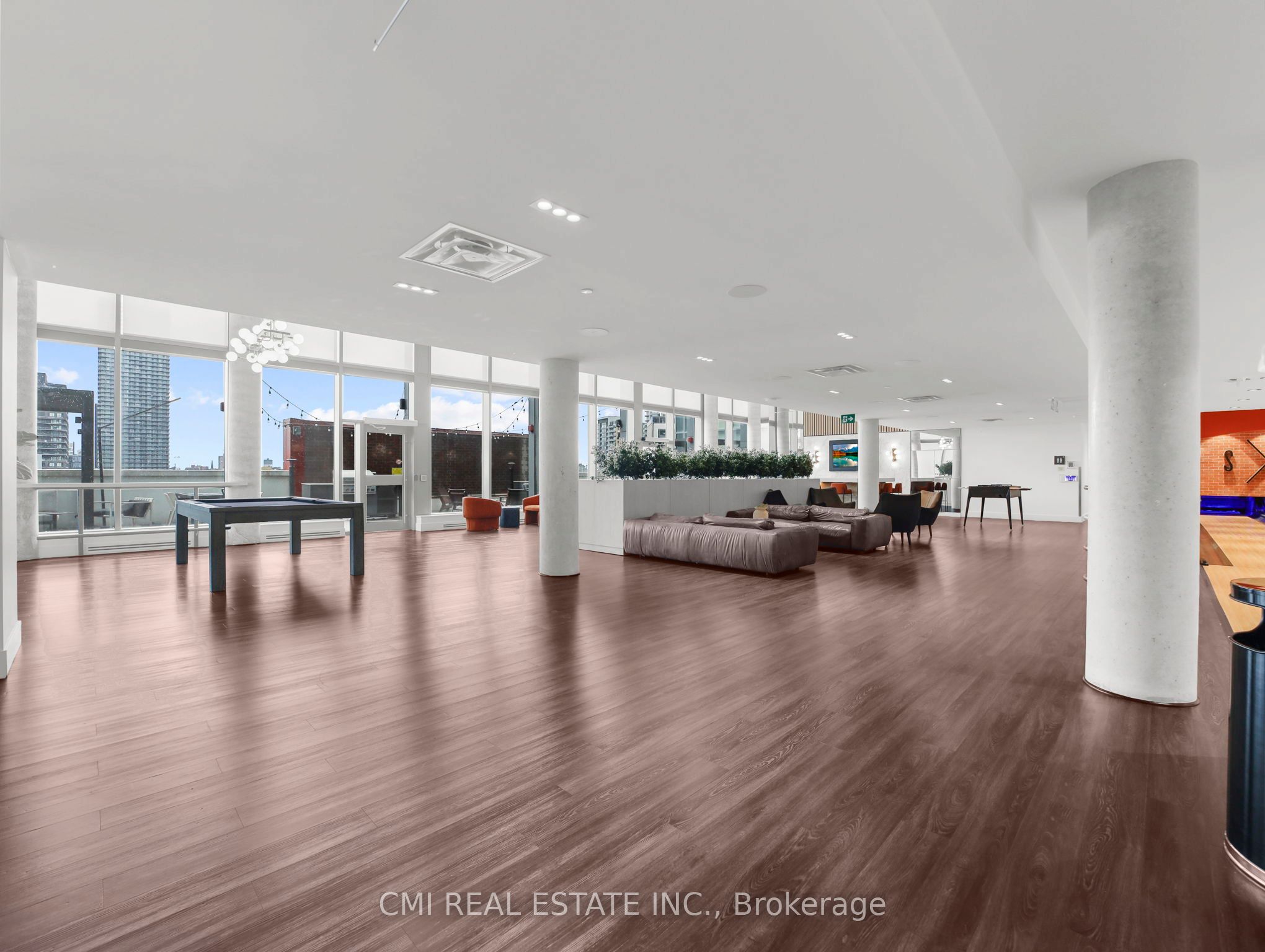5 Wellington Street S 411 Property Photo 4