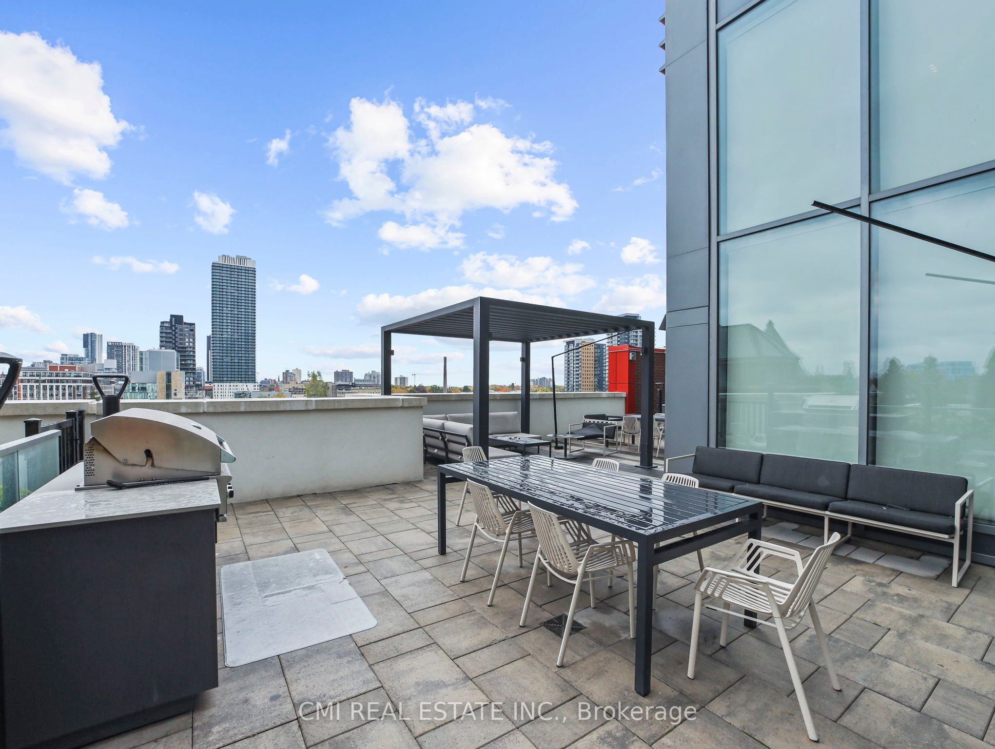 5 Wellington Street S 411 Property Photo 9