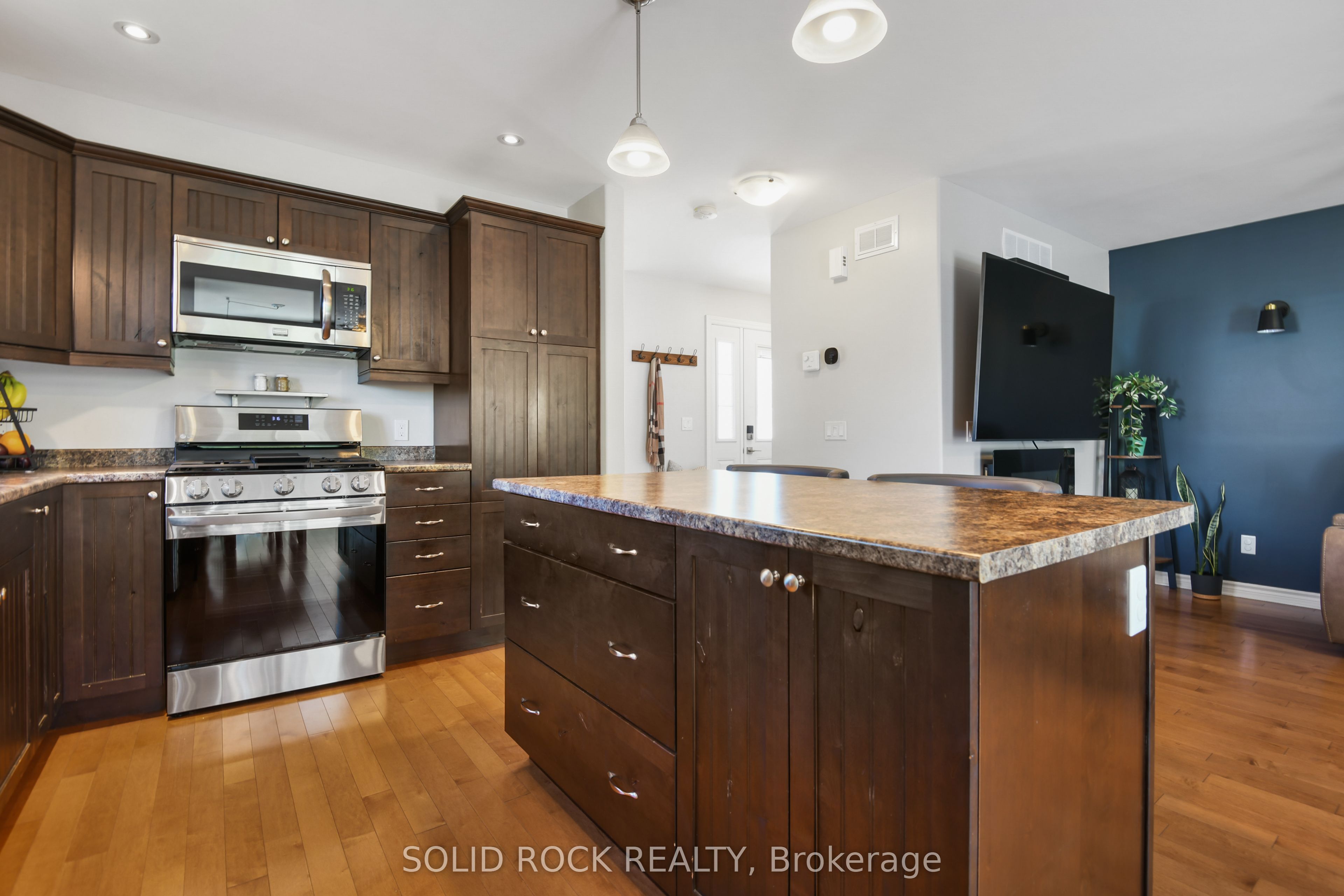 55 Woodward Street Property Photo 7