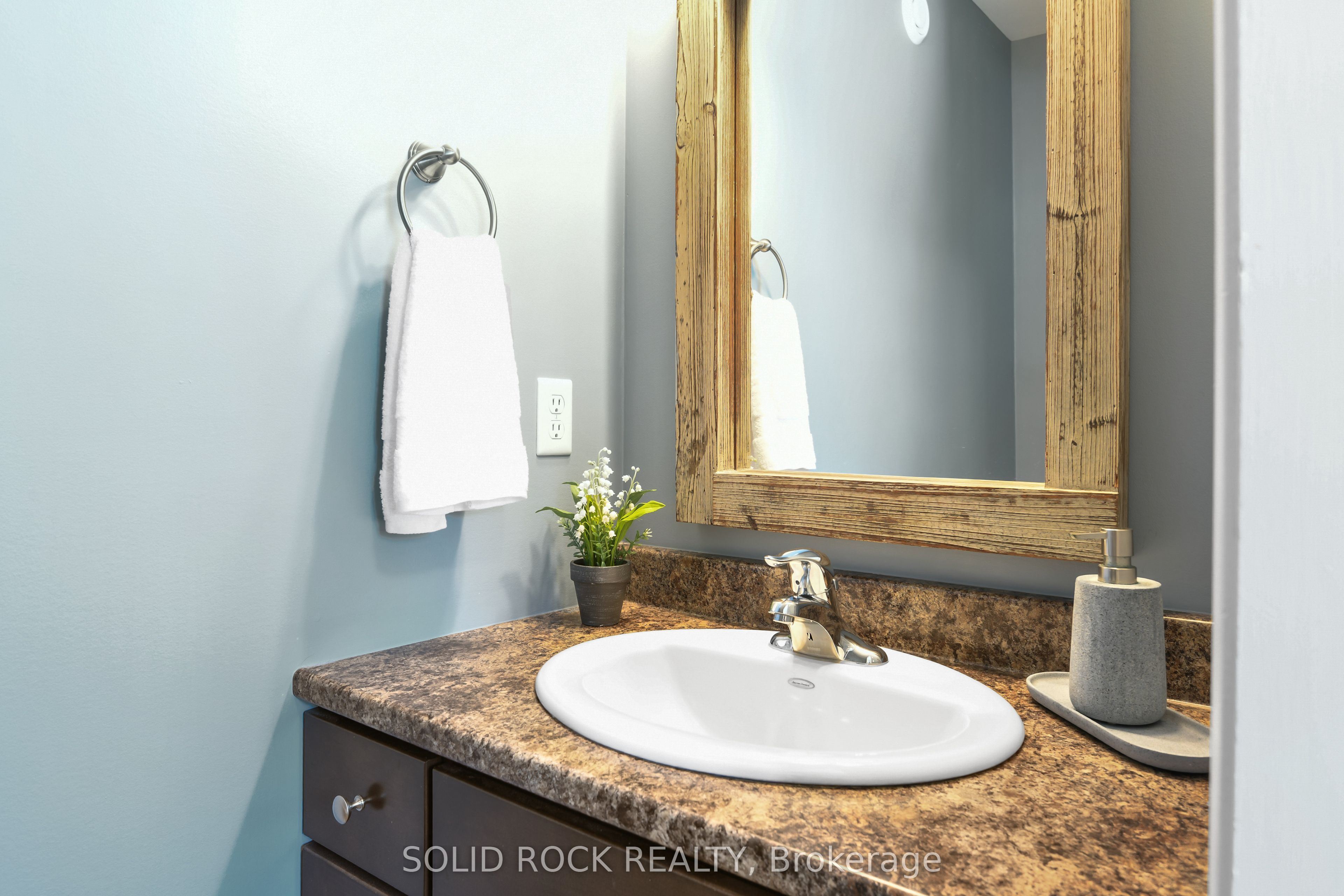 55 Woodward Street Property Photo 12