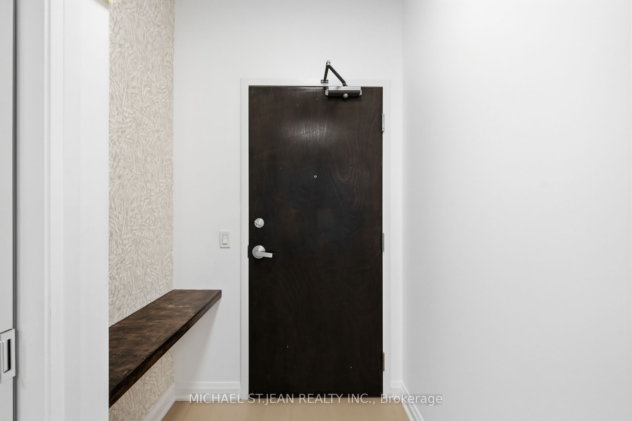 112 King Street E 909 Property Photo 7
