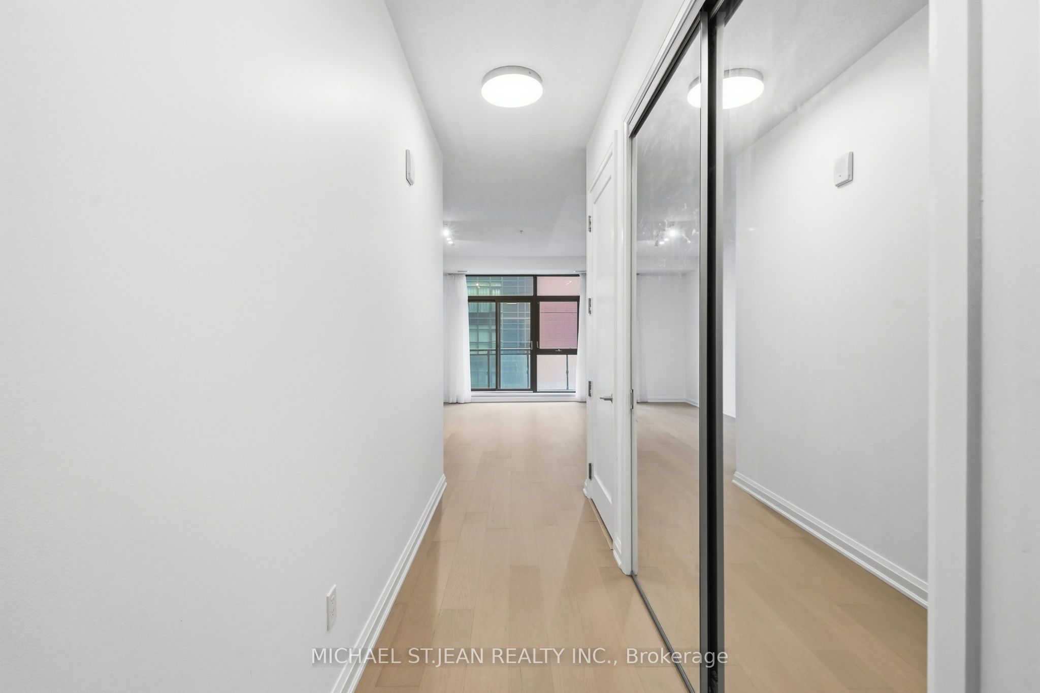 112 King Street E 909 Property Photo 8