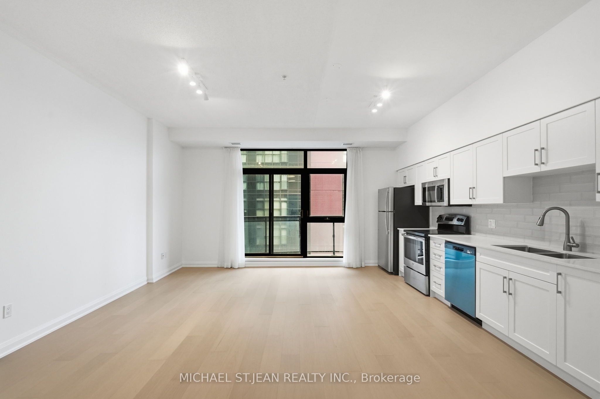 112 King Street E 909 Property Photo 11