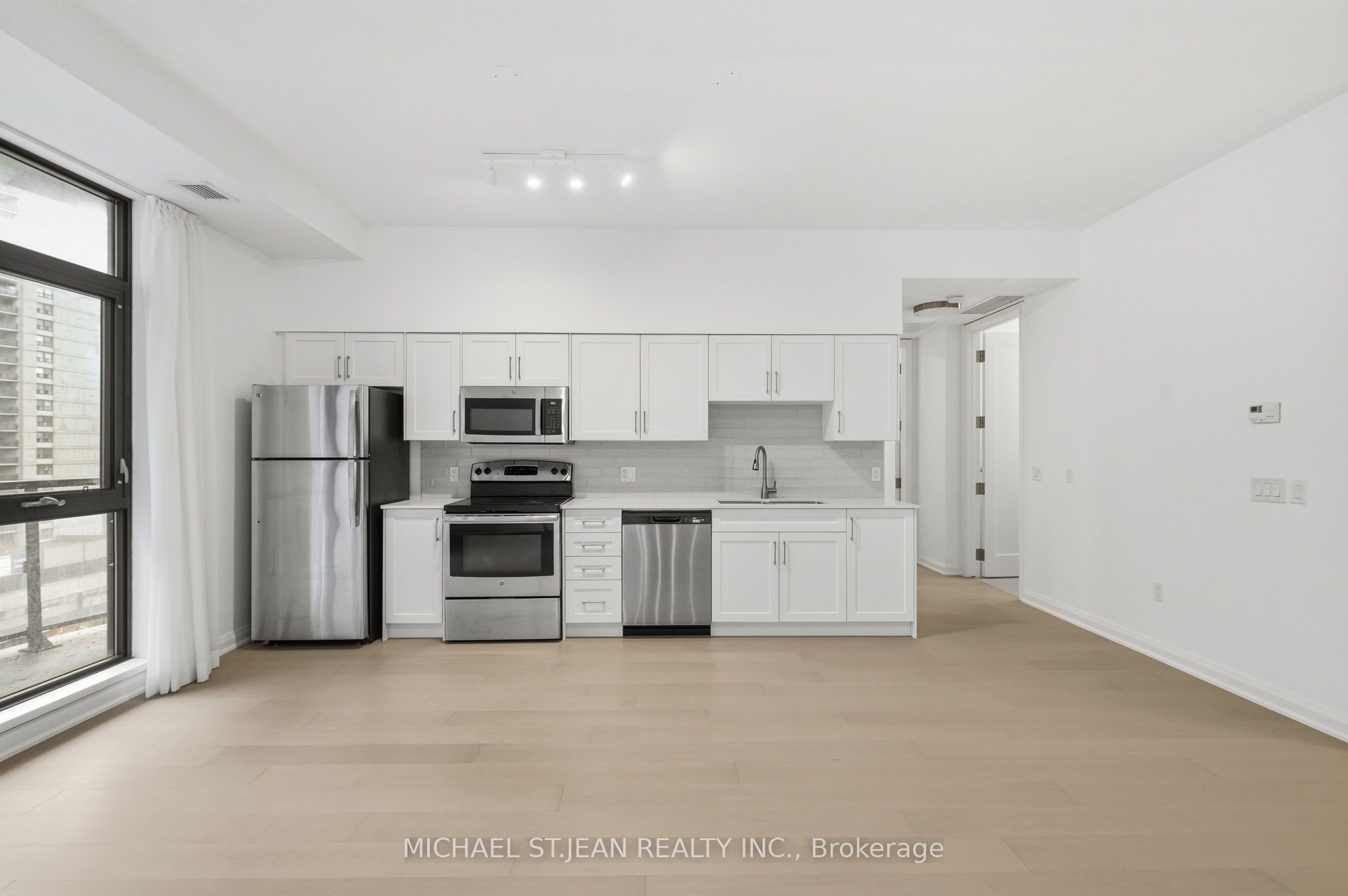 112 King Street E 909 Property Photo 13