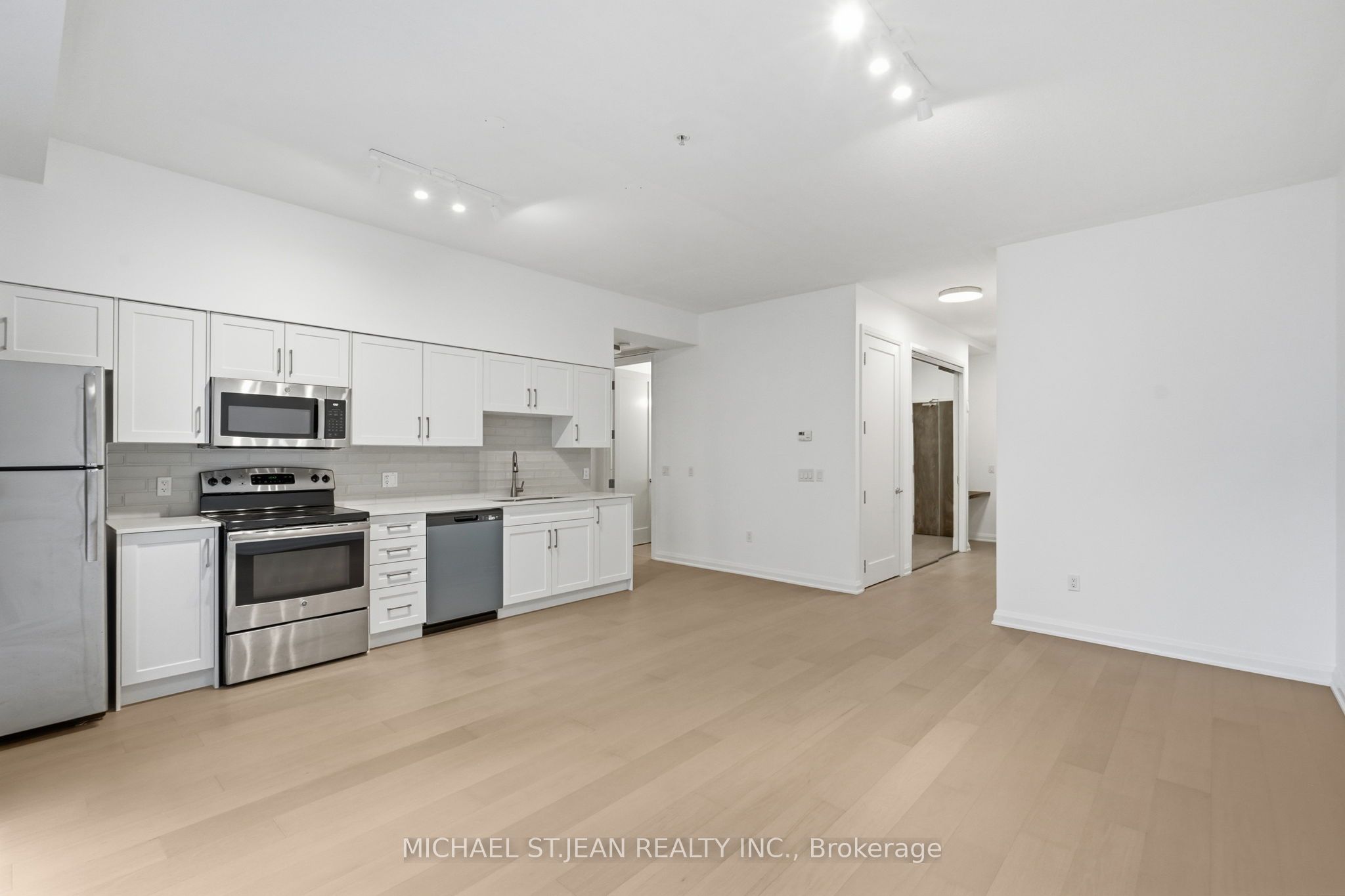112 King Street E 909 Property Photo 14