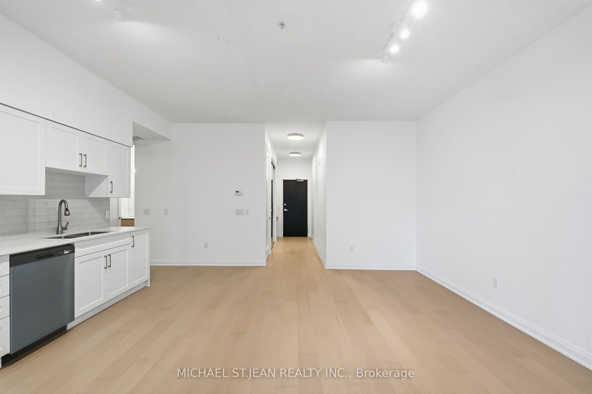112 King Street E 909 Property Photo 15