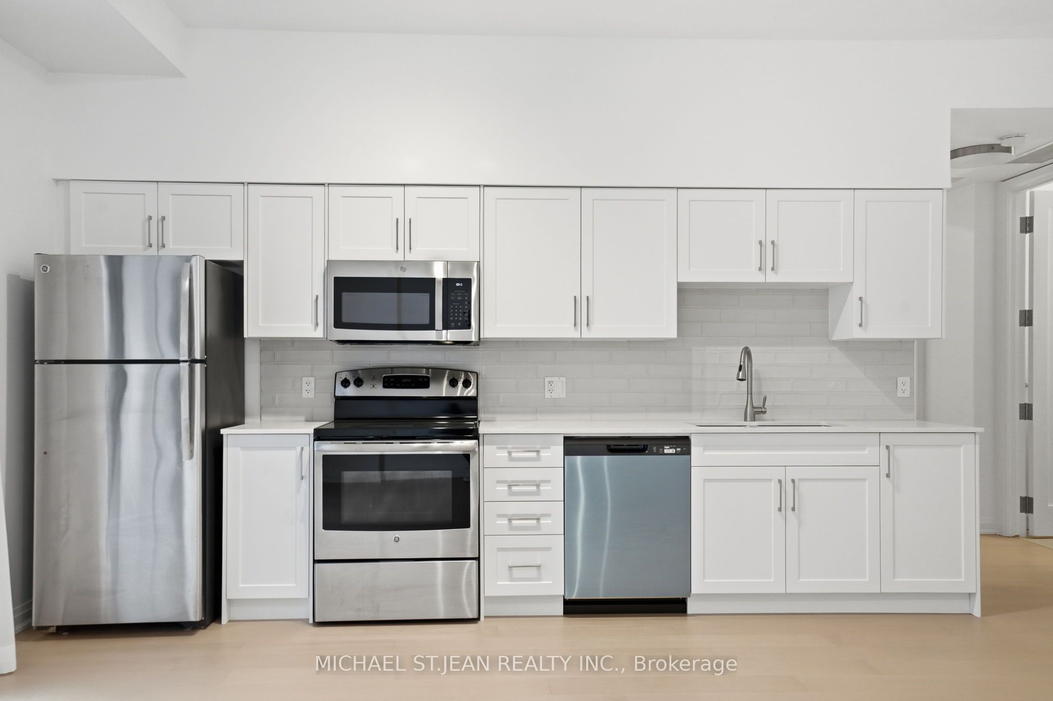 112 King Street E 909 Property Photo 17