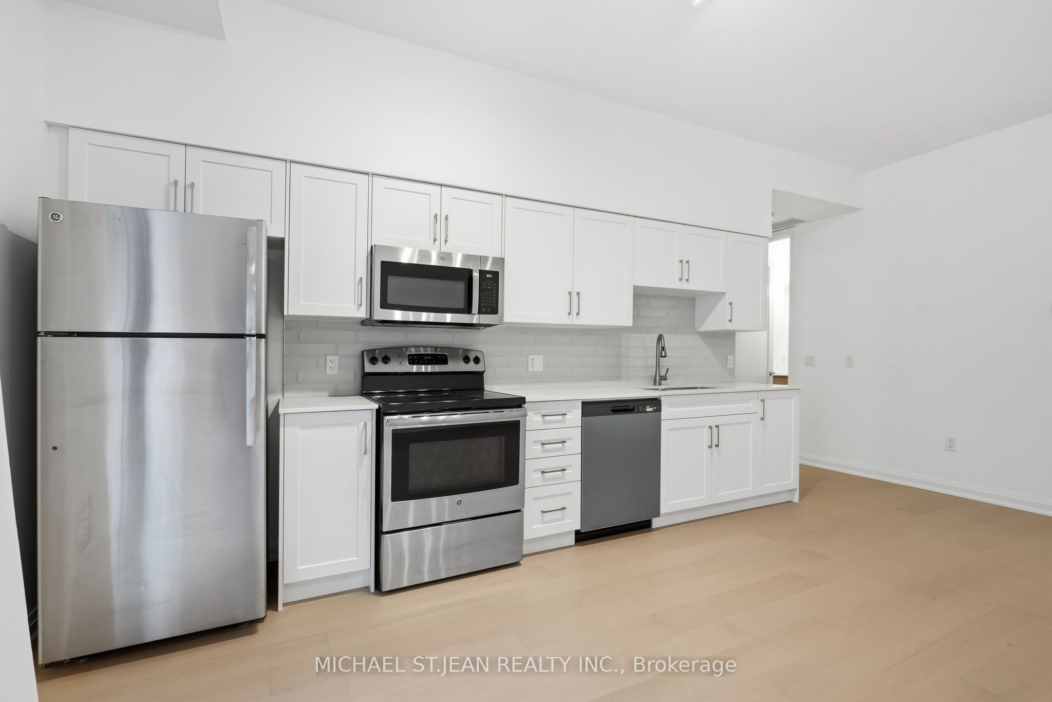 112 King Street E 909 Property Photo 19