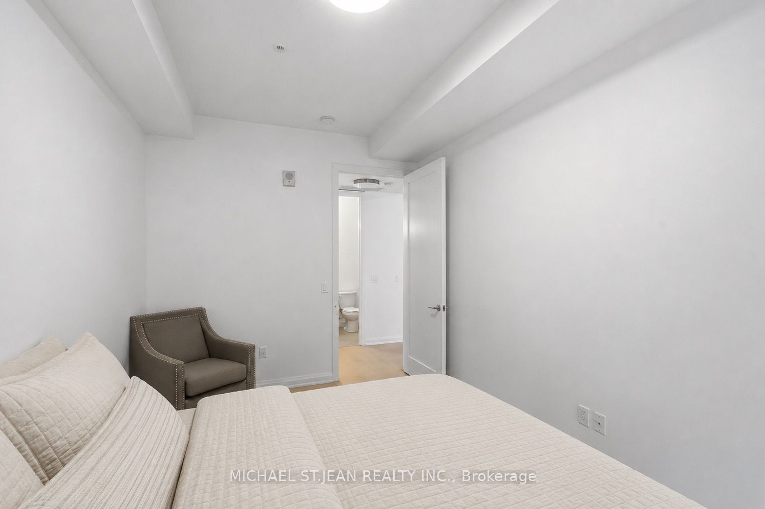 112 King Street E 909 Property Photo 22
