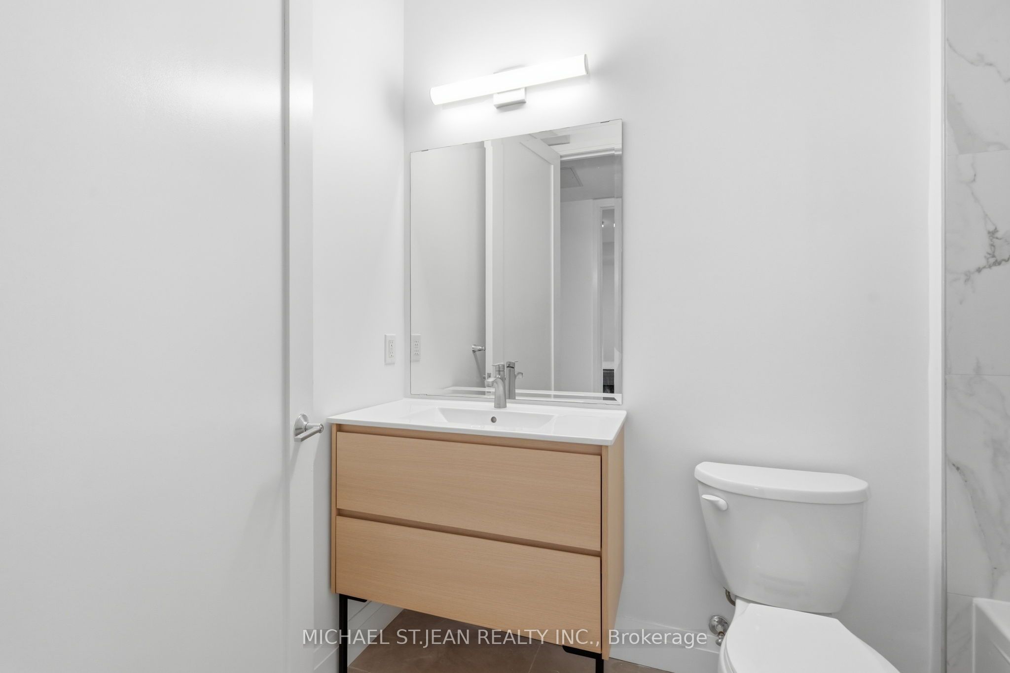 112 King Street E 909 Property Photo 23