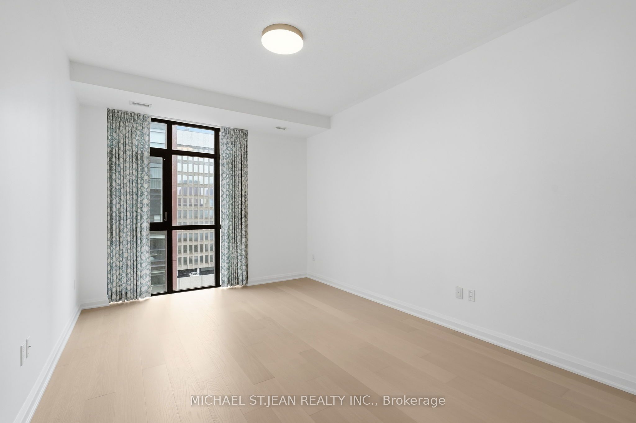 112 King Street E 909 Property Photo 26