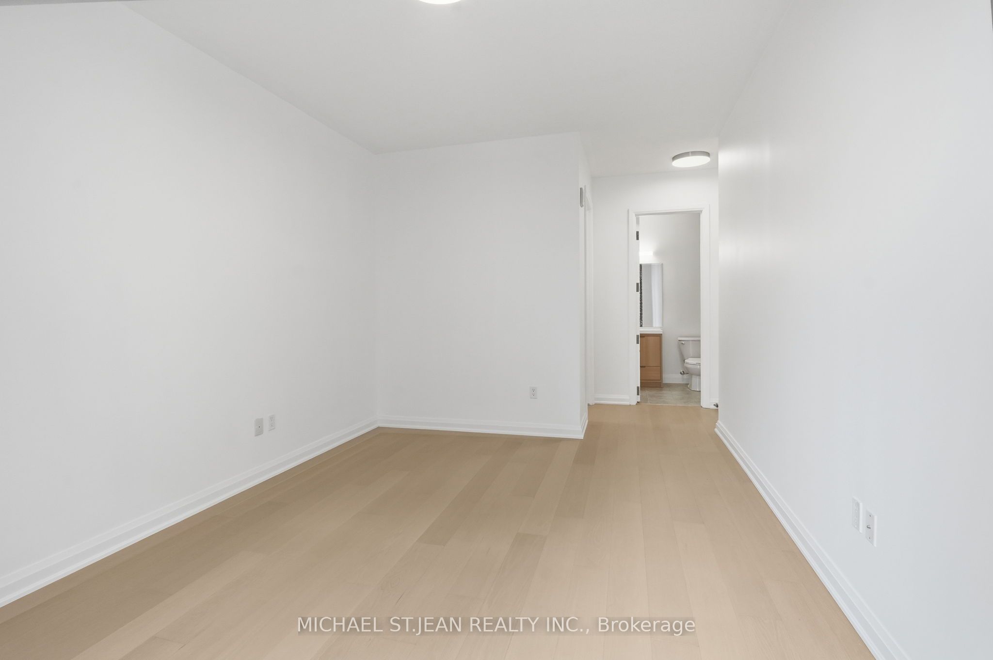 112 King Street E 909 Property Photo 27