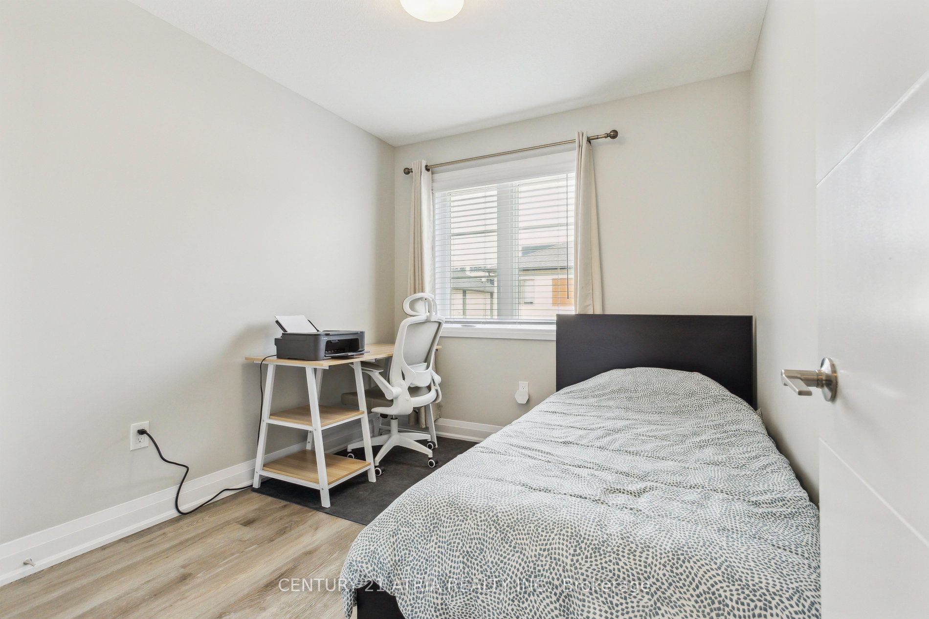 36 Steele Crescent Property Photo 35