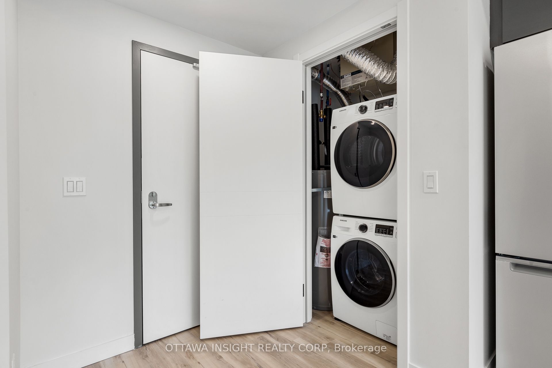 2405 Carlsen Avenue 2 Property Photo 7