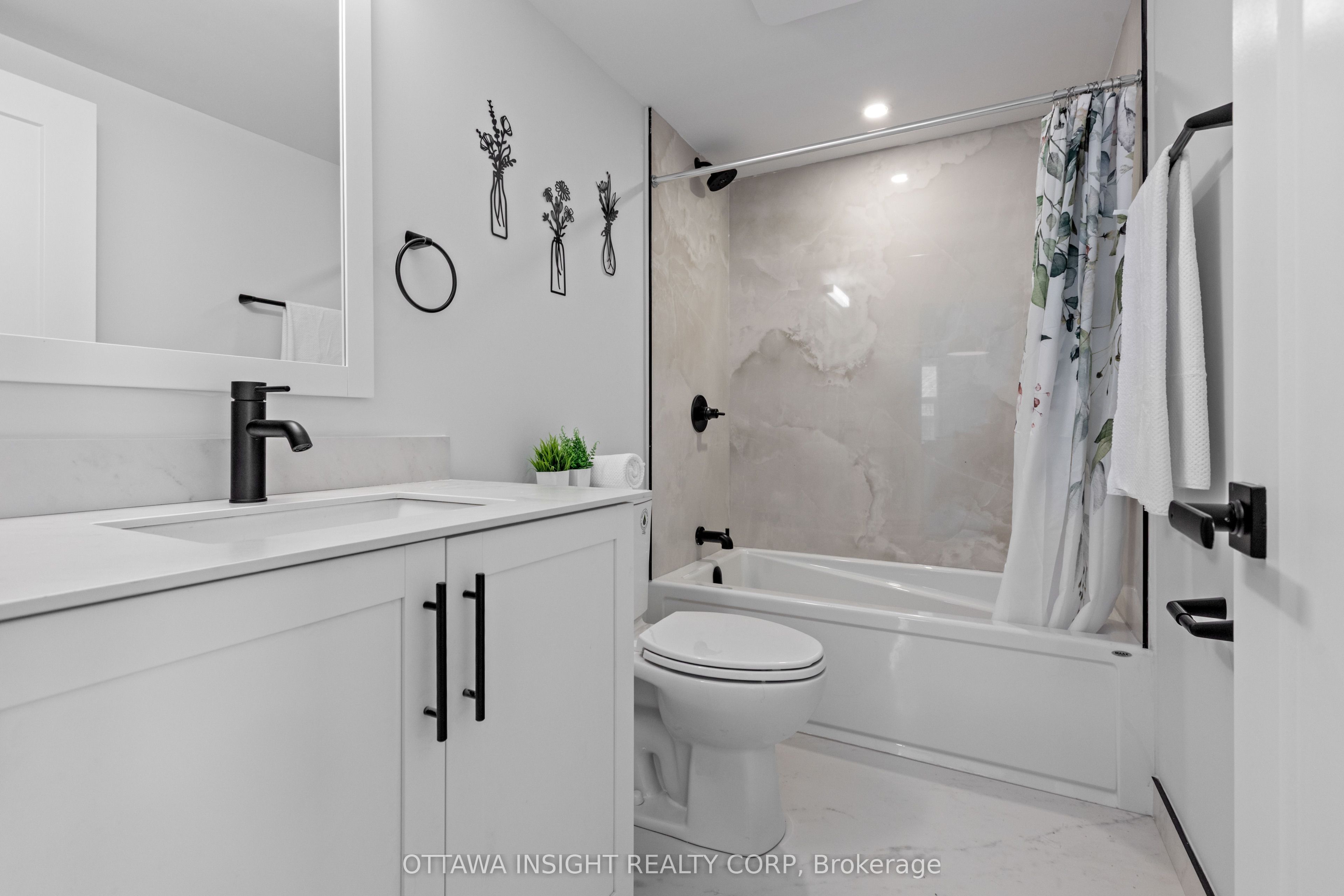 2405 Carlsen Avenue 2 Property Photo 8