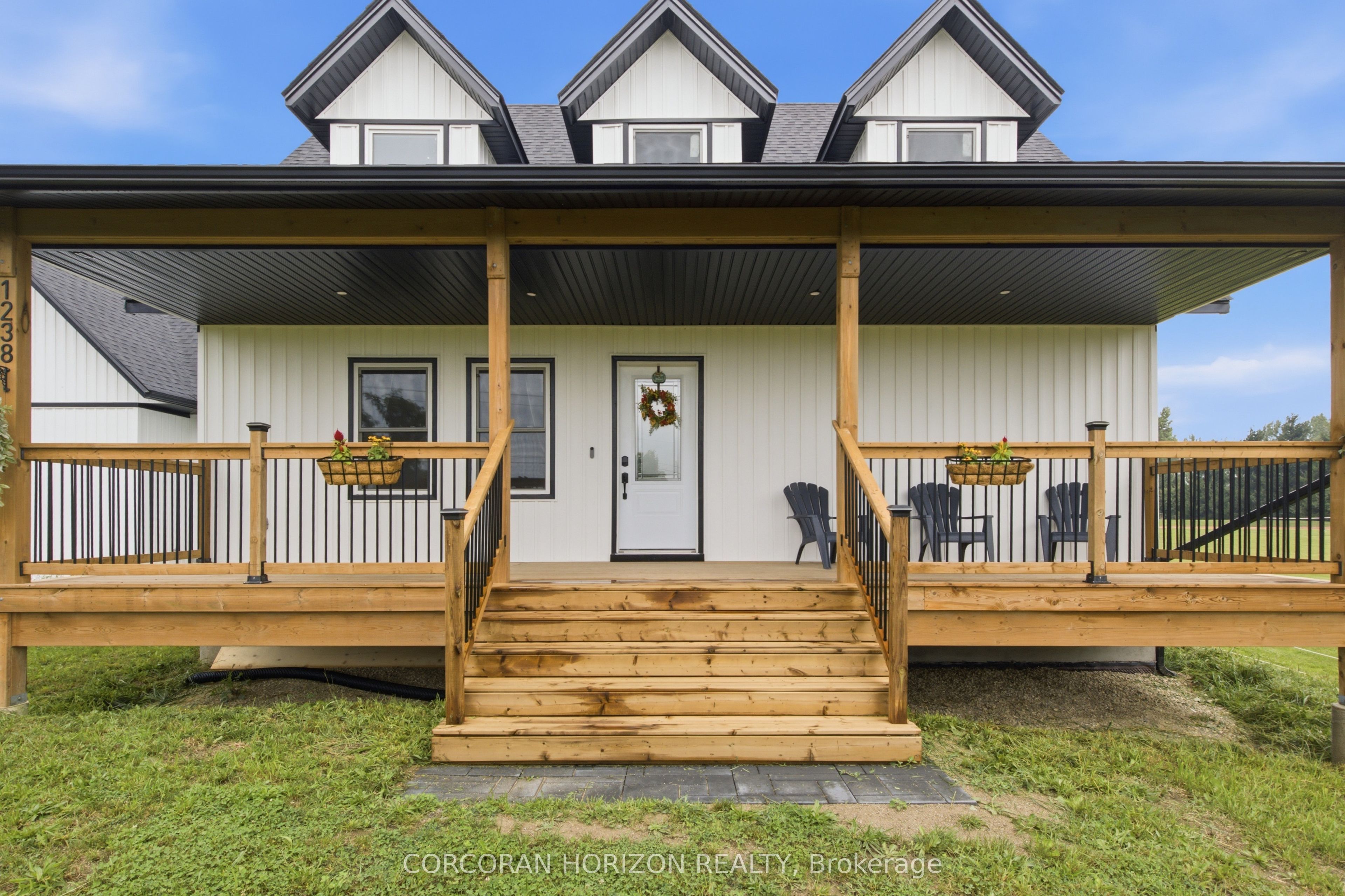 1238 Snyder's Road E Property Photo 6