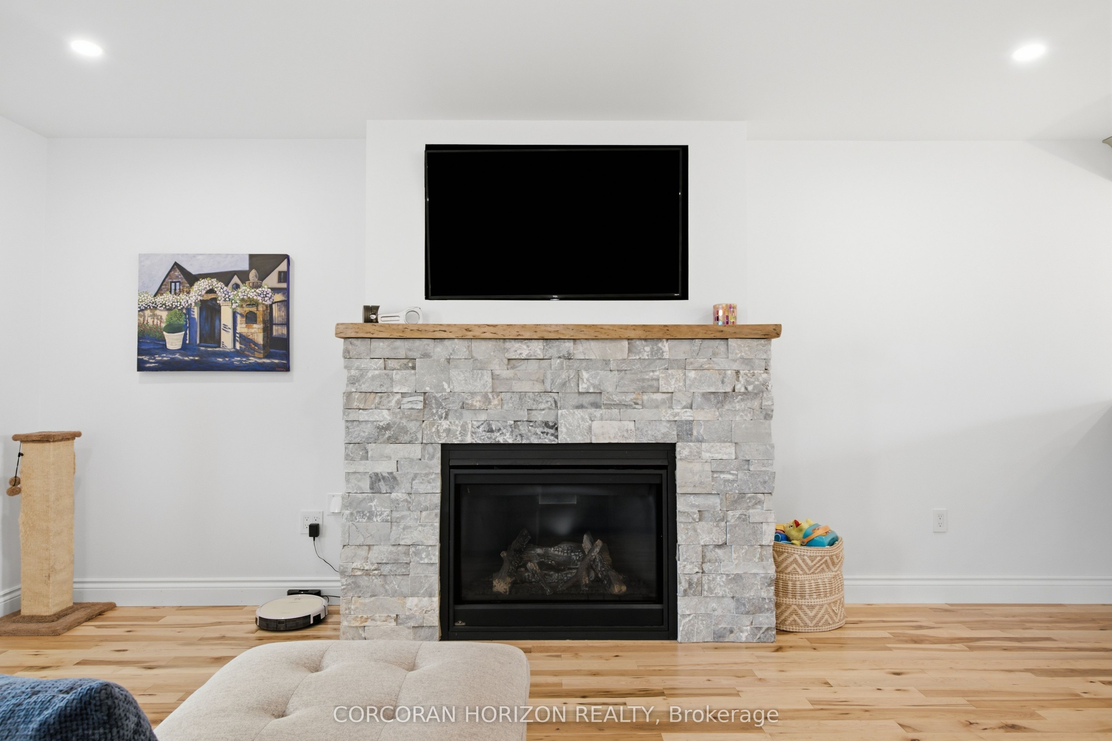 1238 Snyder's Road E Property Photo 10