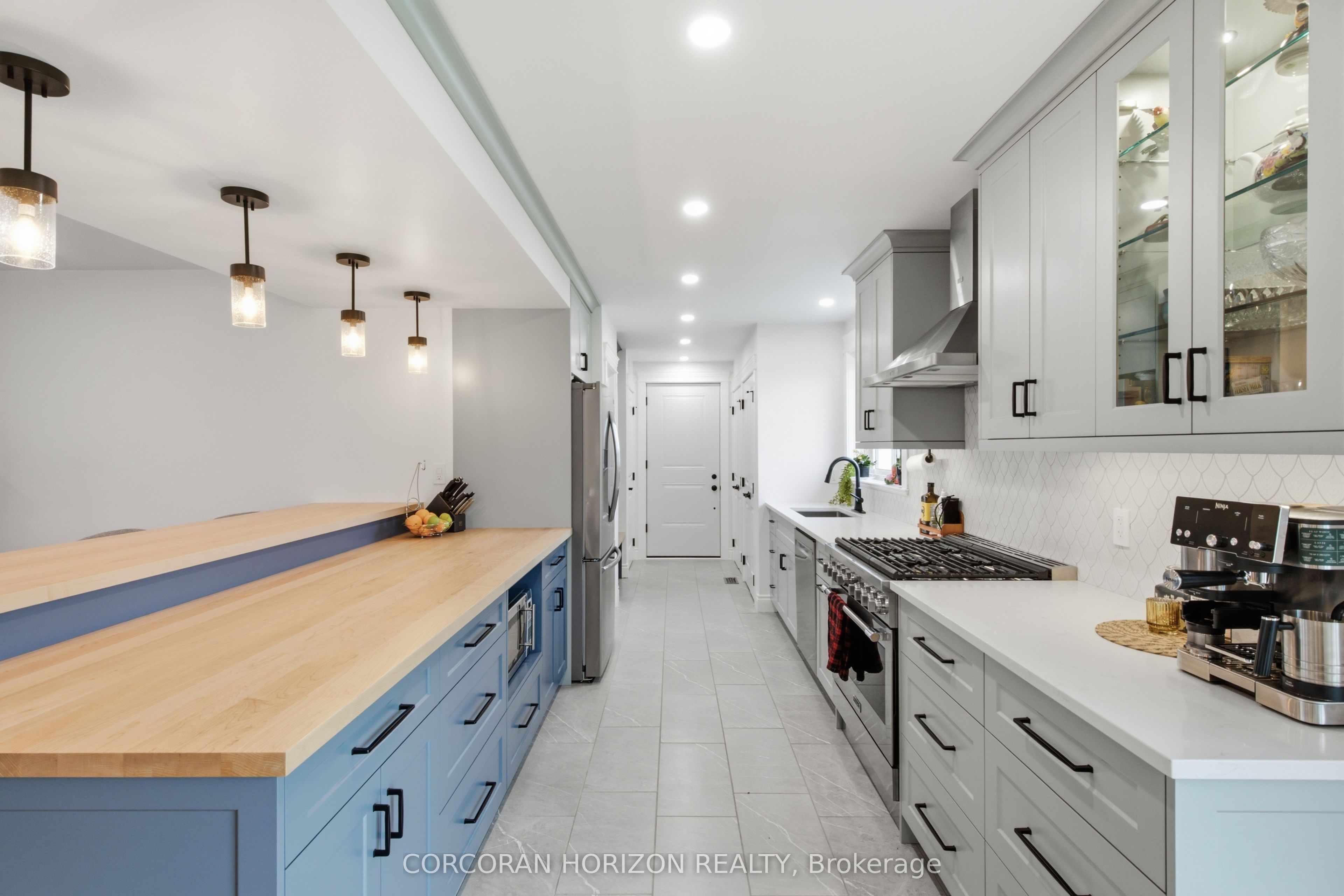 1238 Snyder's Road E Property Photo 13