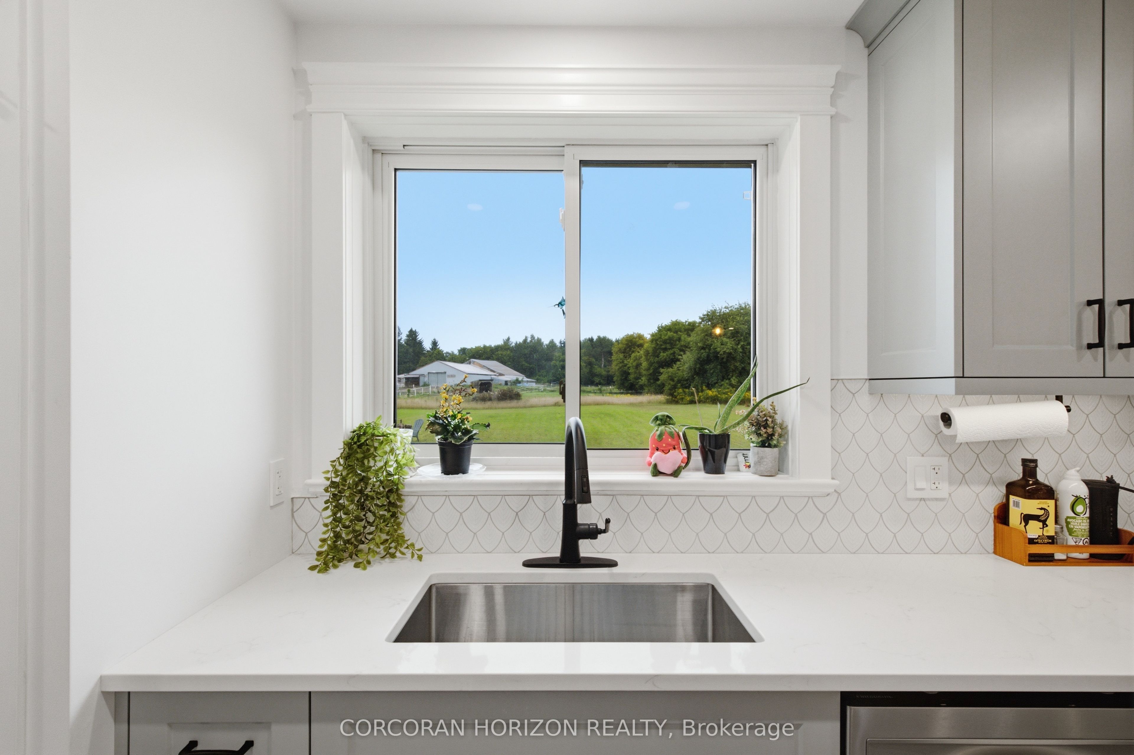 1238 Snyder's Road E Property Photo 15