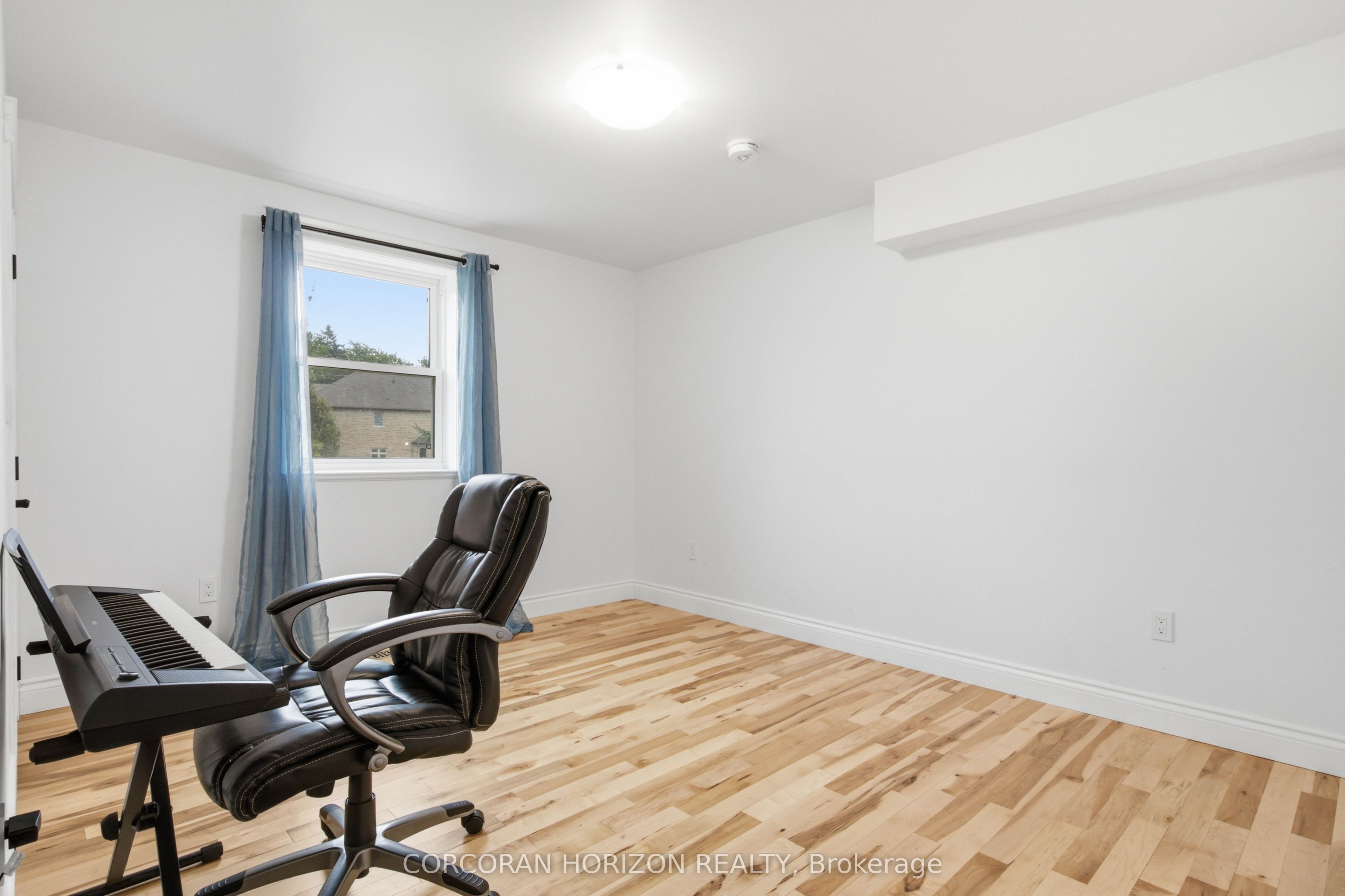 1238 Snyder's Road E Property Photo 19