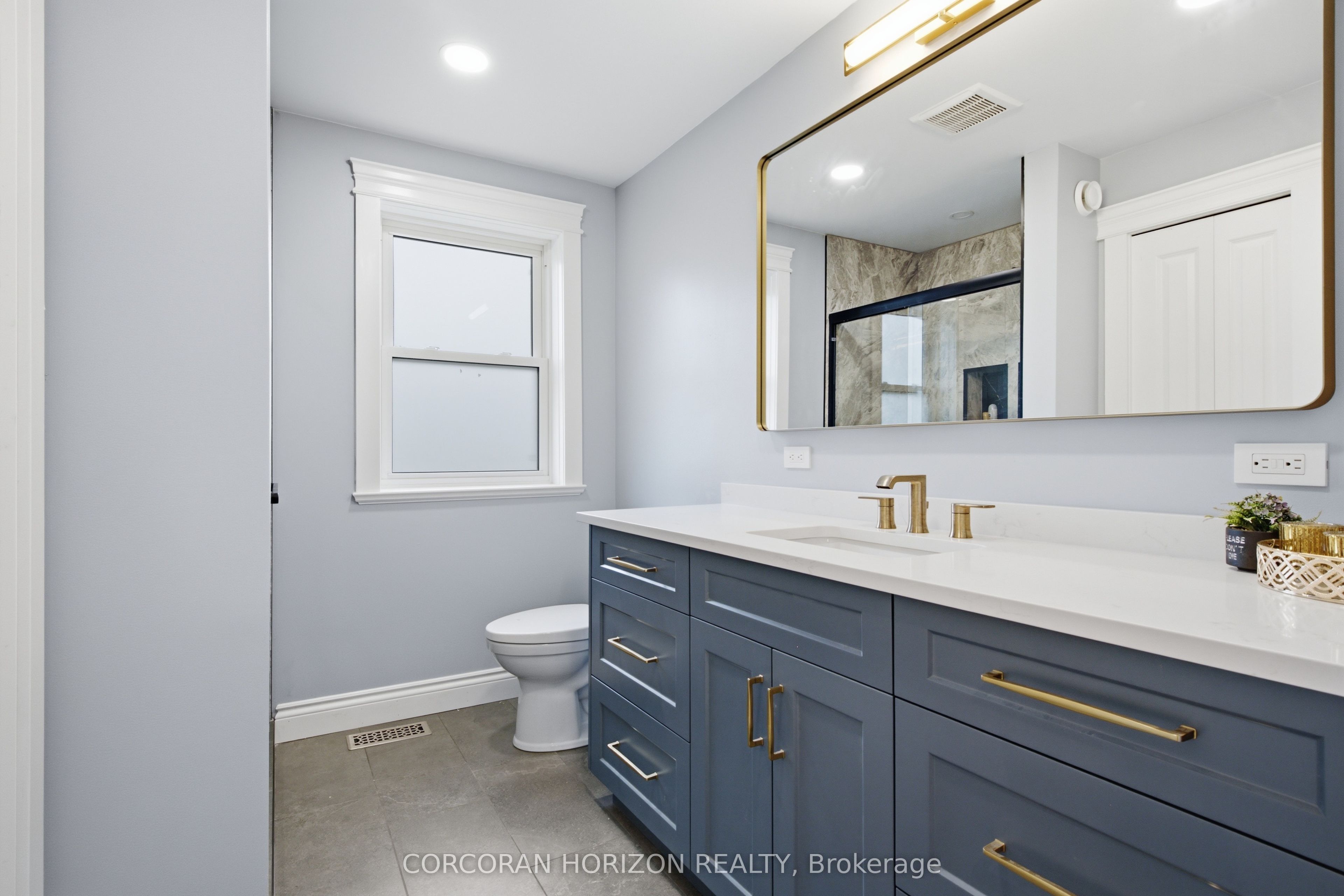 1238 Snyder's Road E Property Photo 21
