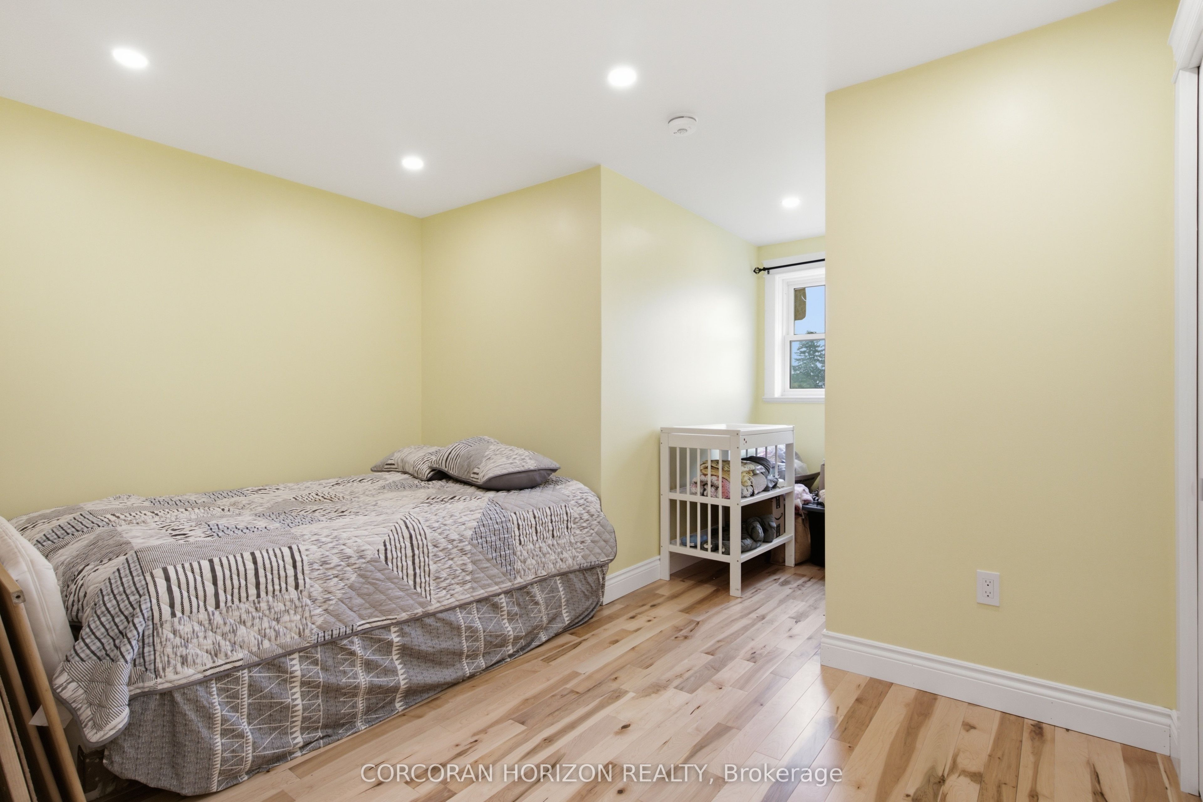 1238 Snyder's Road E Property Photo 23