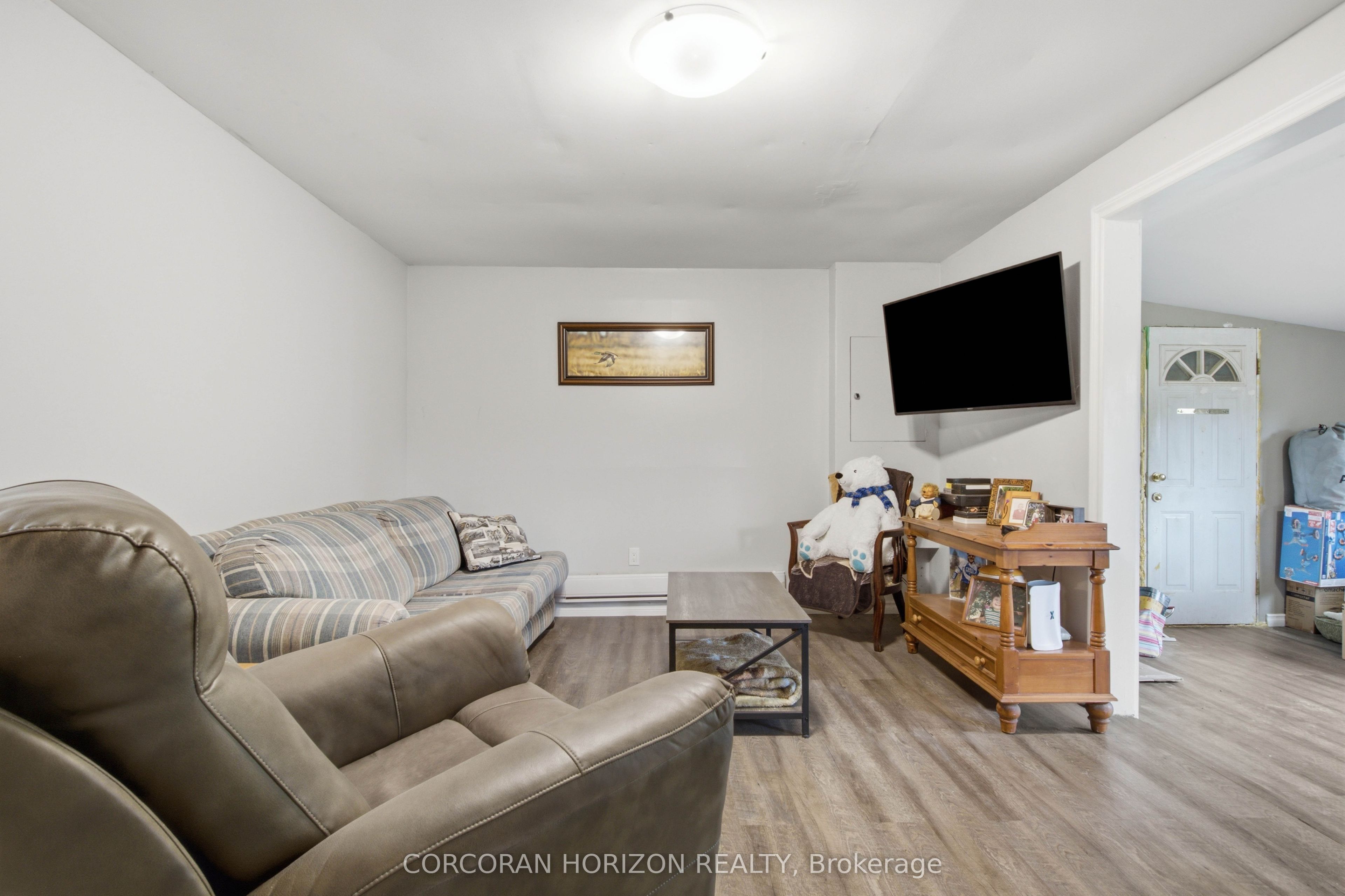 1238 Snyder's Road E Property Photo 32