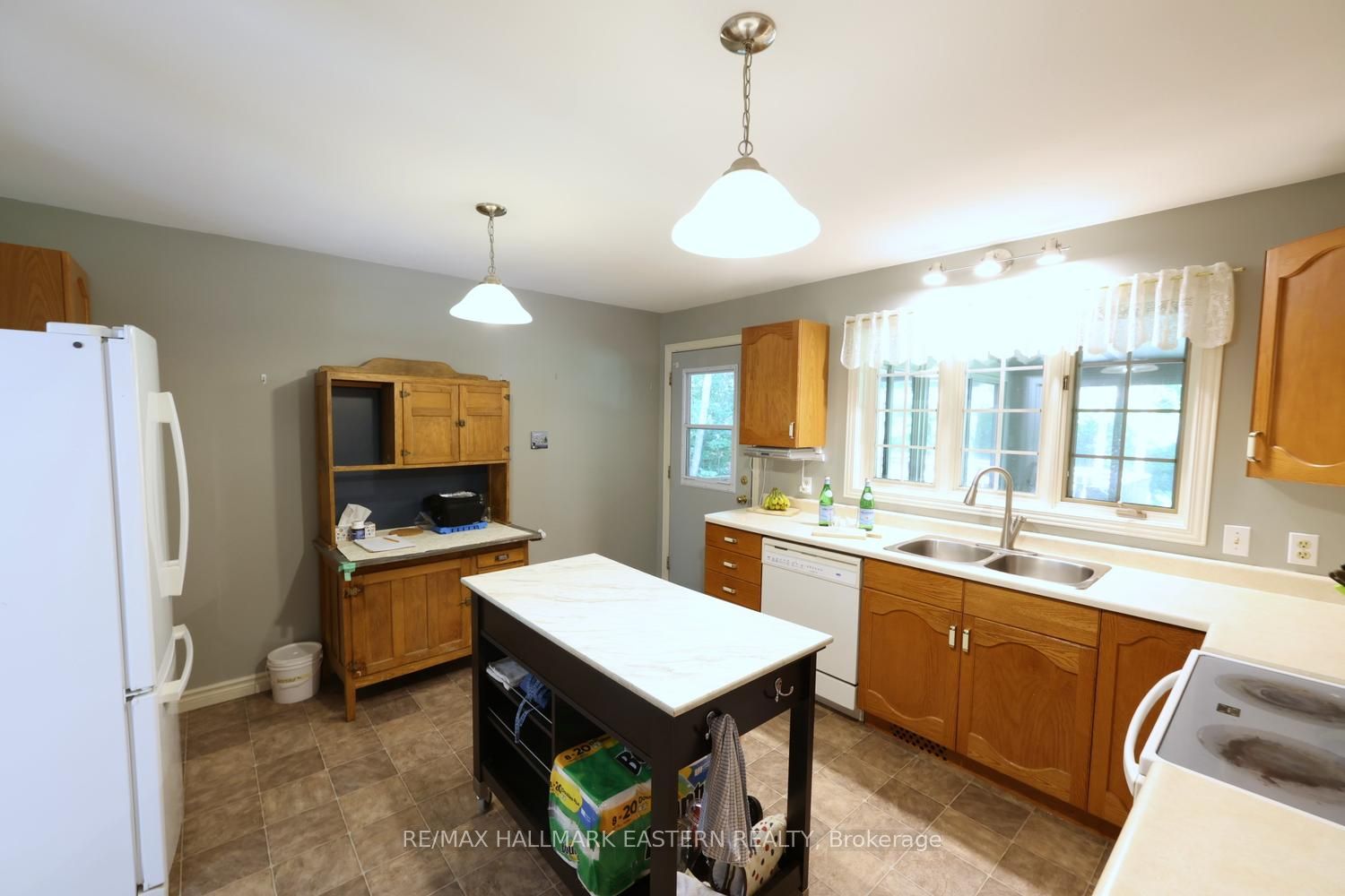 965 Crowe River Road Property Photo 4
