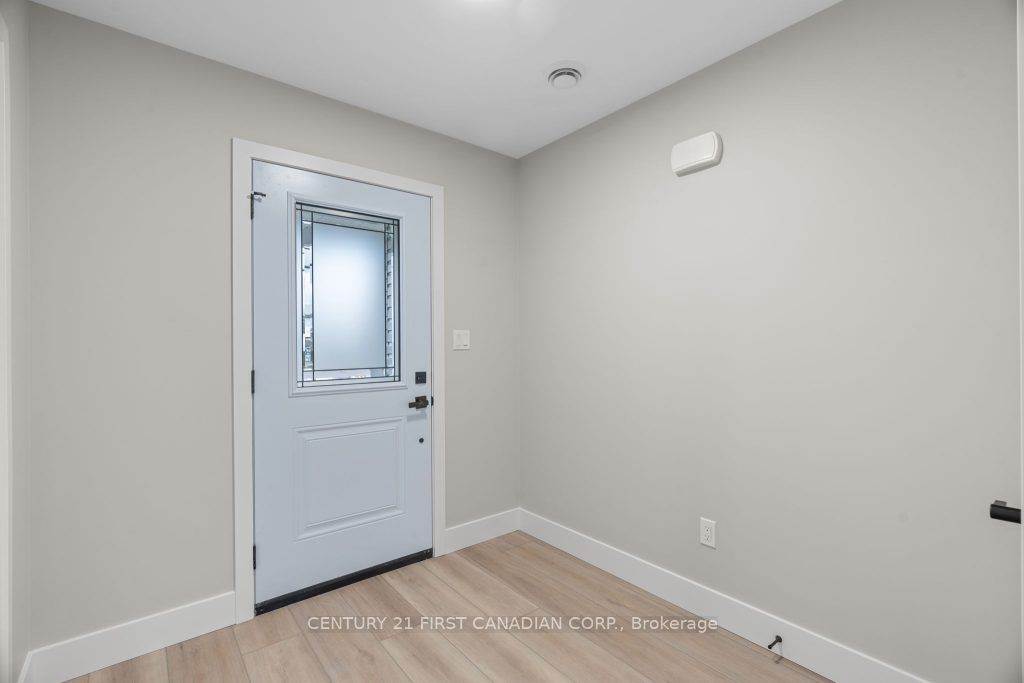 91 Victoria Avenue E Property Photo 4
