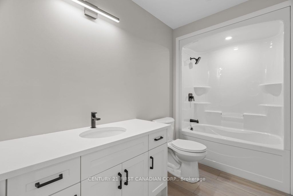 91 Victoria Avenue E Property Photo 8