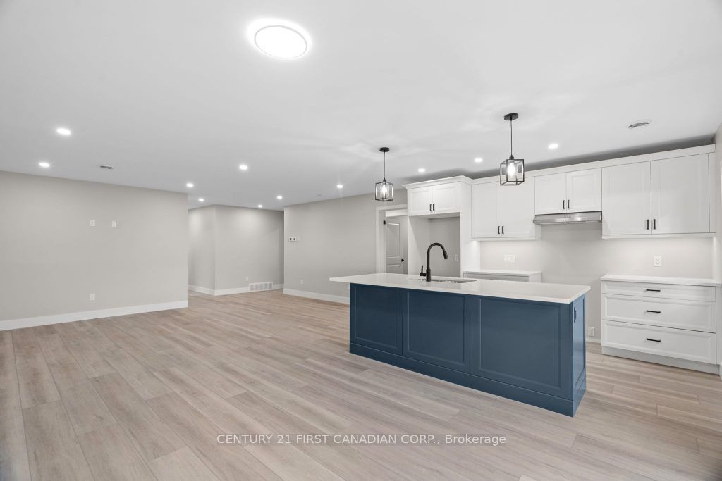 91 Victoria Avenue E Property Photo 14