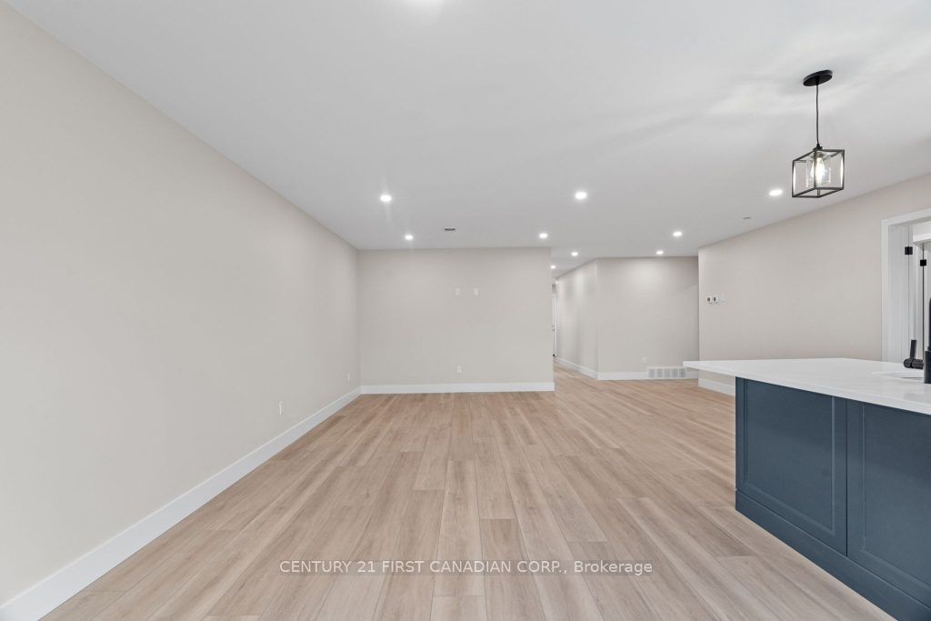91 Victoria Avenue E Property Photo 15
