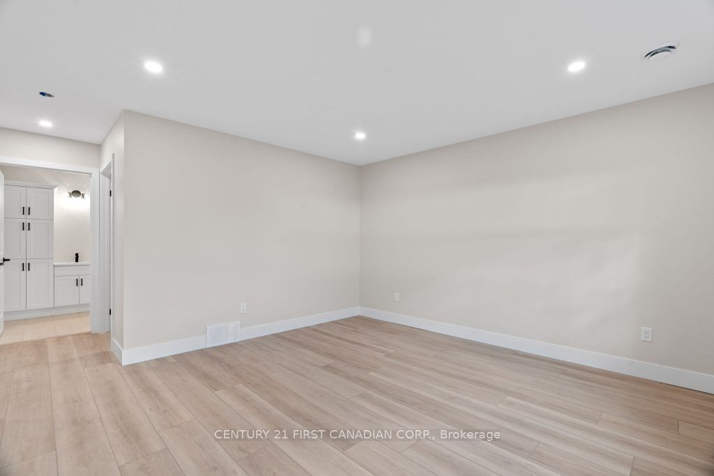91 Victoria Avenue E Property Photo 19